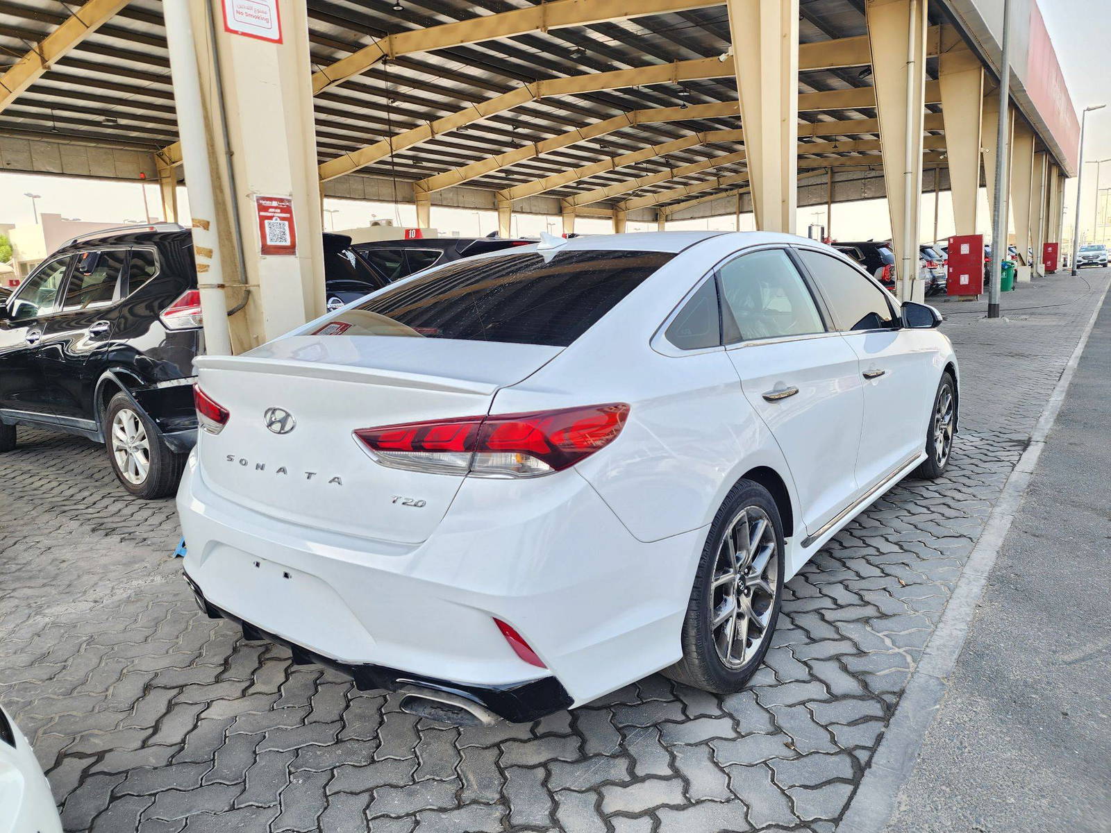2018 HYUNDAI SONATA — 133224 Miles — Lot H692286 — Souq - Marhaba Auctions Used Cars - Image 4