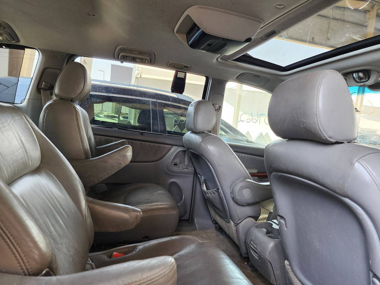 2005 TOYOTA SIENNA — 218309 Miles — Lot 39007662 — Main - Marhaba Auctions Used Cars - Image 4