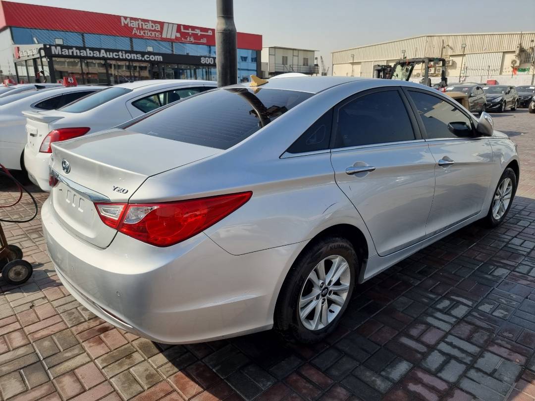 2010 HYUNDAI SONATA — 177335 KM — Lot 124587 — Souq - Marhaba Auctions Used Cars - Image 4