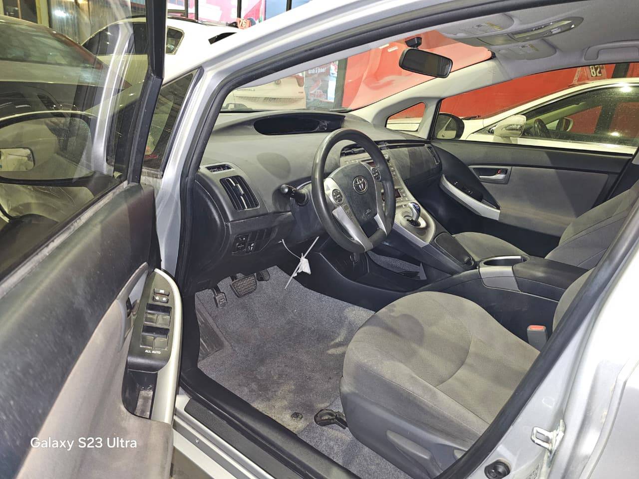 2015 TOYOTA PRIUS — 180314 Miles — Lot 0448042 — Main - Marhaba Auctions Used Cars - Image 9