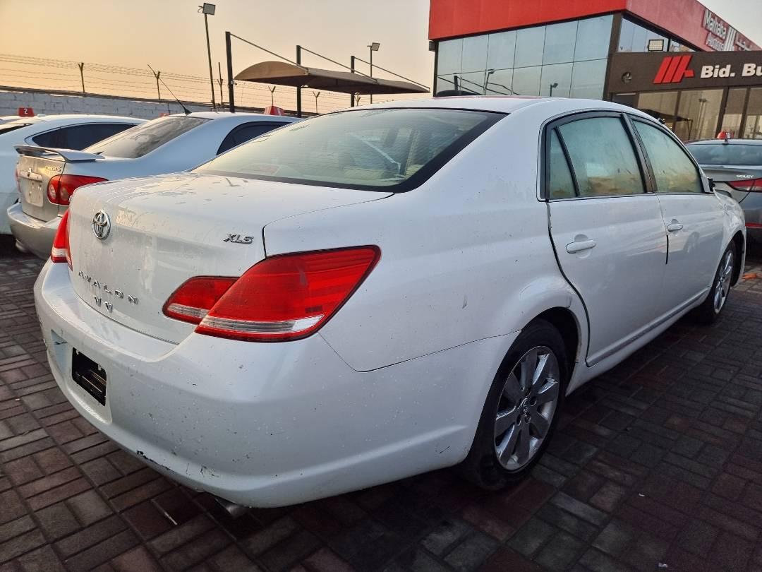 2005 TOYOTA AVALON — 191310 Miles — Lot 72432934 — Main - Marhaba Auctions Used Cars - Image 3