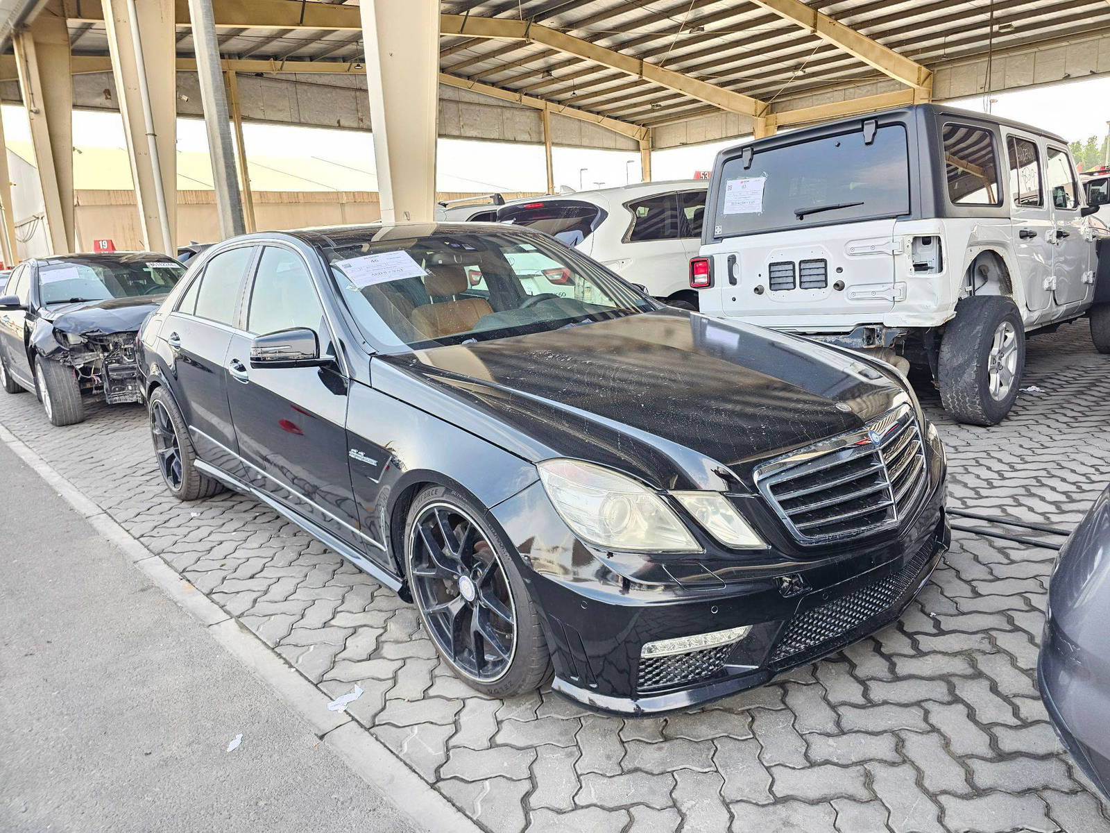 2010 MERCEDES BENZ E 550 — 170131 KM — Lot 4AA123681 — Souq - Marhaba Auctions Used Cars - Image 5