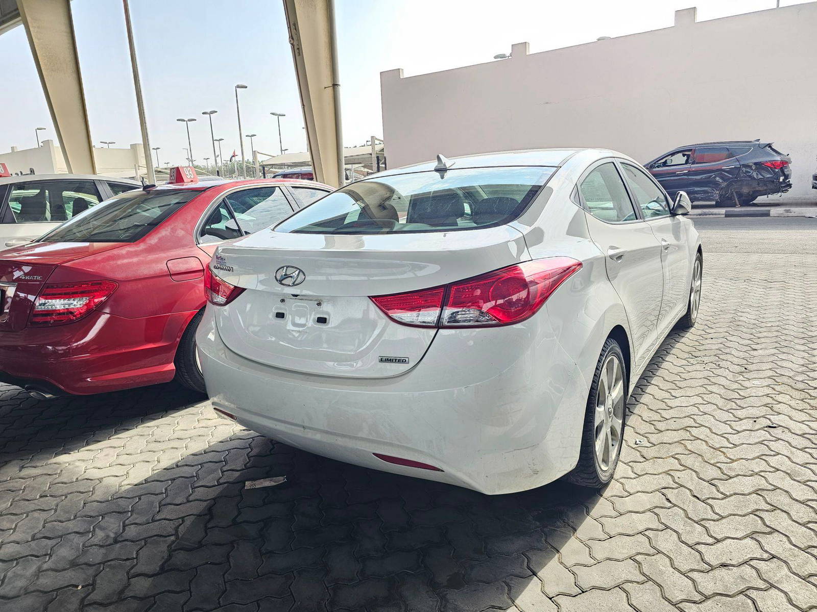 2013 HYUNDAI ELANTRA — 176900 KM — Lot 40015839 — Souq - Marhaba Auctions Used Cars - Image 3