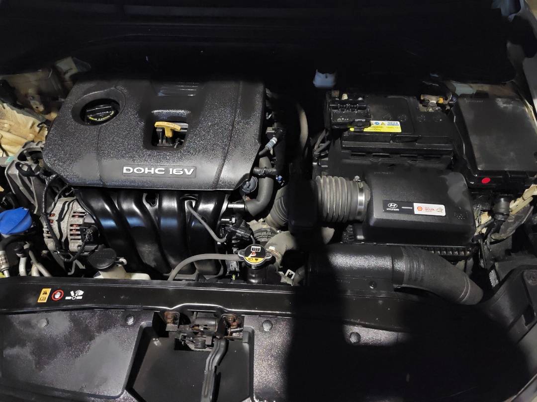 2017 HYUNDAI ELANTRA — 48731 KM — Lot 12327410 — Main - Marhaba Auctions Used Cars - Image 9