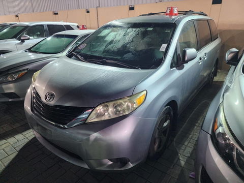 TOYOTA SIENNA