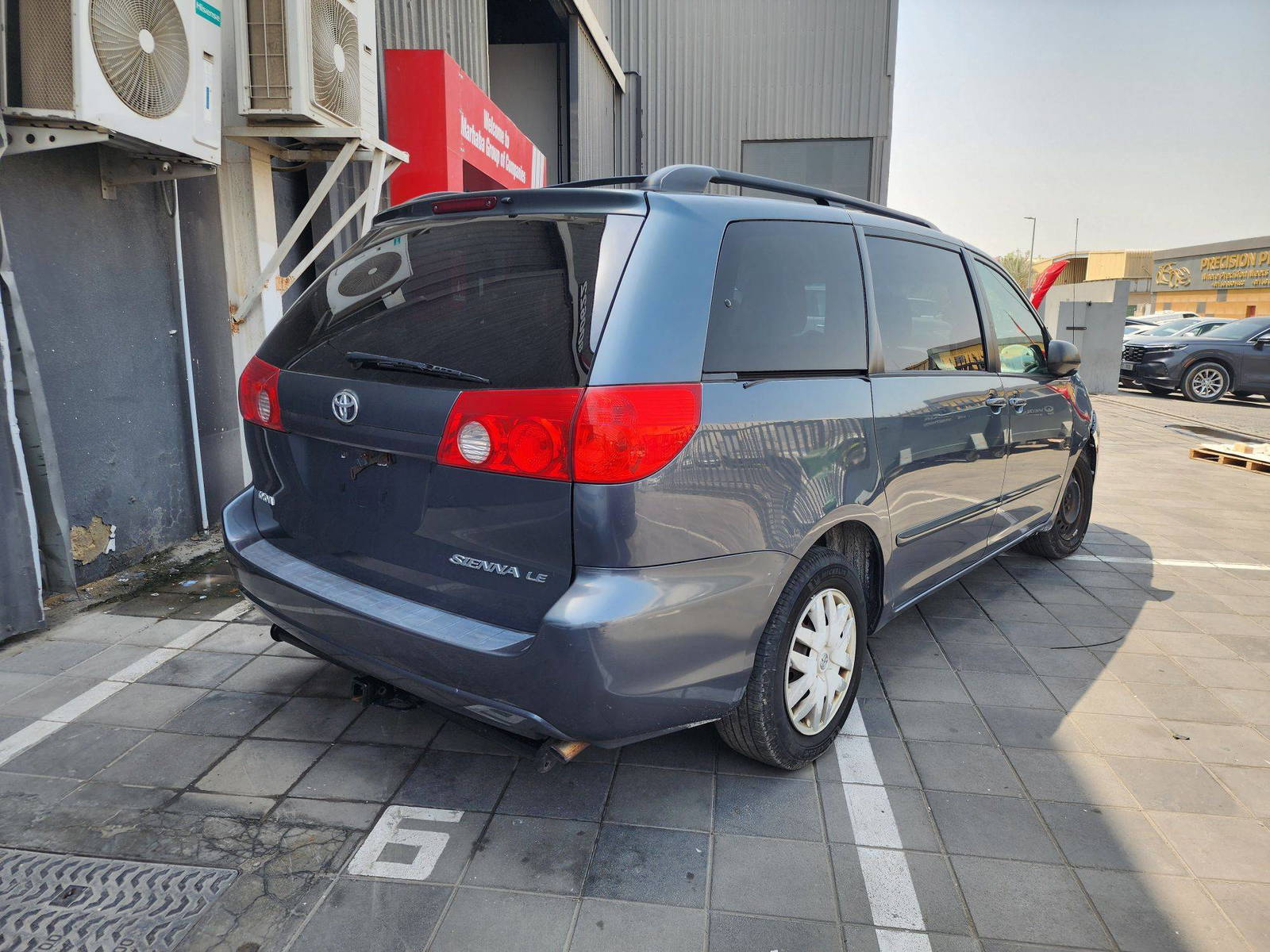 2010 TOYOTA SIENNA — 198987 Miles — Lot 302346 — Al Quoz - Marhaba Auctions Used Cars - Image 5