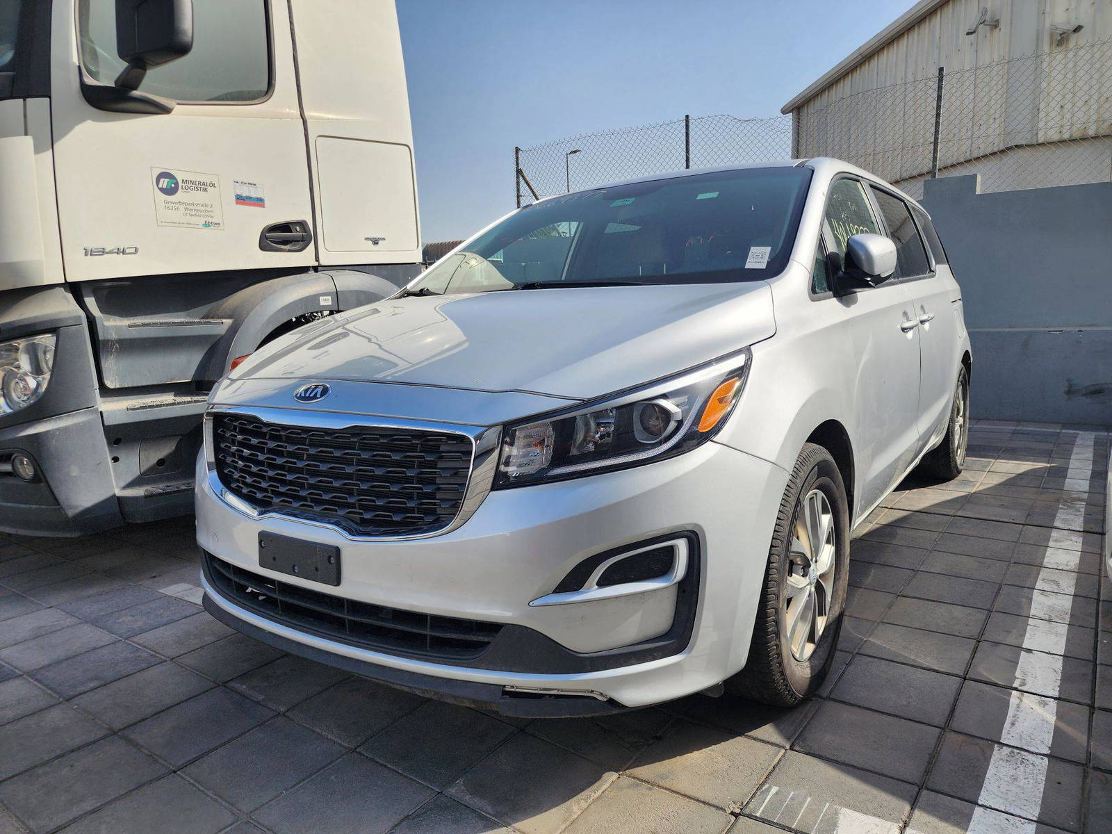 2019 KIA SEDONA — 111613 Miles — Lot 40669377 — Souq - Marhaba Auctions Used Cars - Image 5