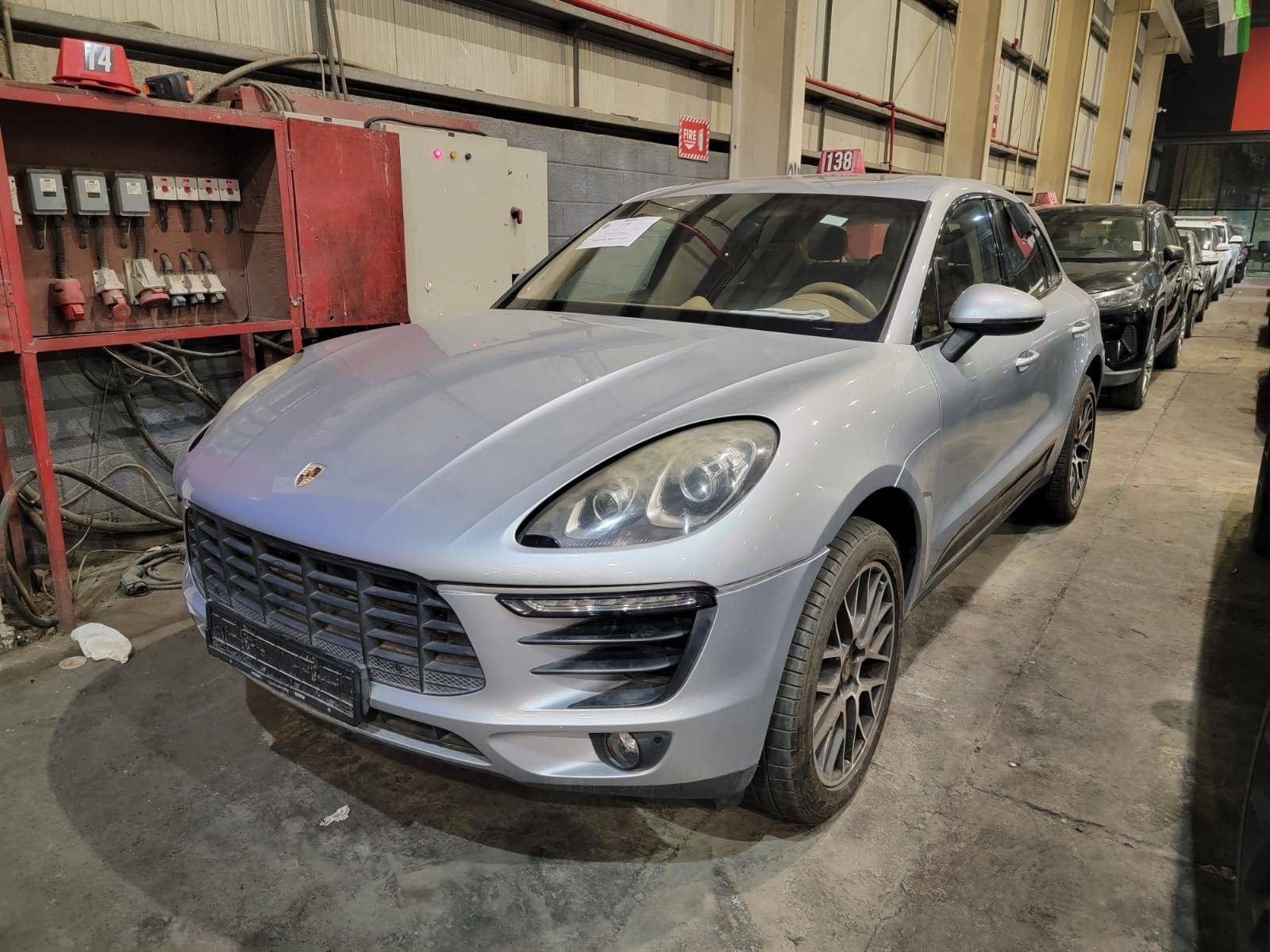 PORSCHE MACAN