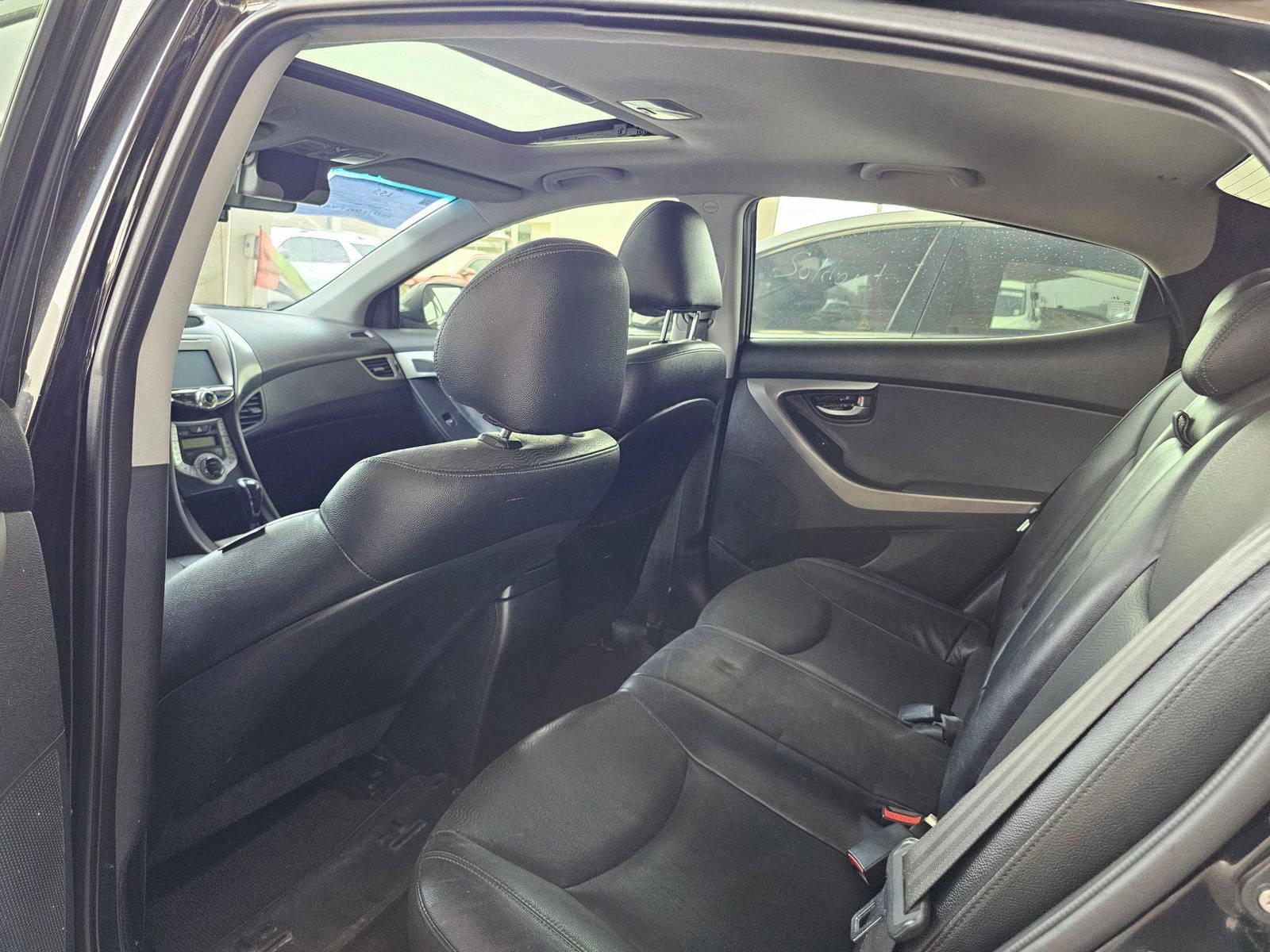 2011 HYUNDAI AVANTE — 121775 KM — Lot 062915 — Souq - Marhaba Auctions Used Cars - Image 6