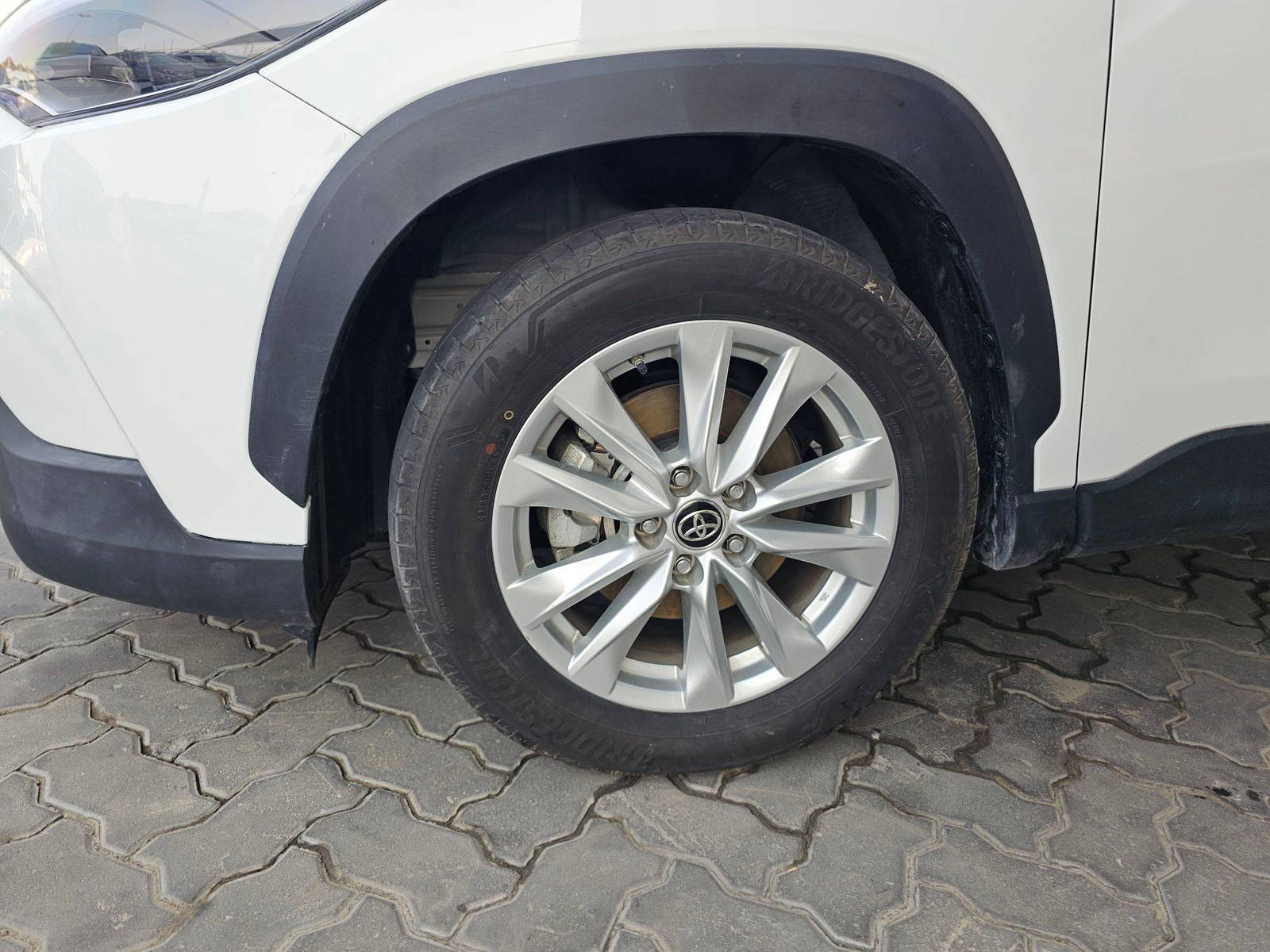 2024 TOYOTA COROLLA CROSS L — 14887 KM — Lot 0516275 — Souq - Marhaba Auctions Used Cars - Image 11