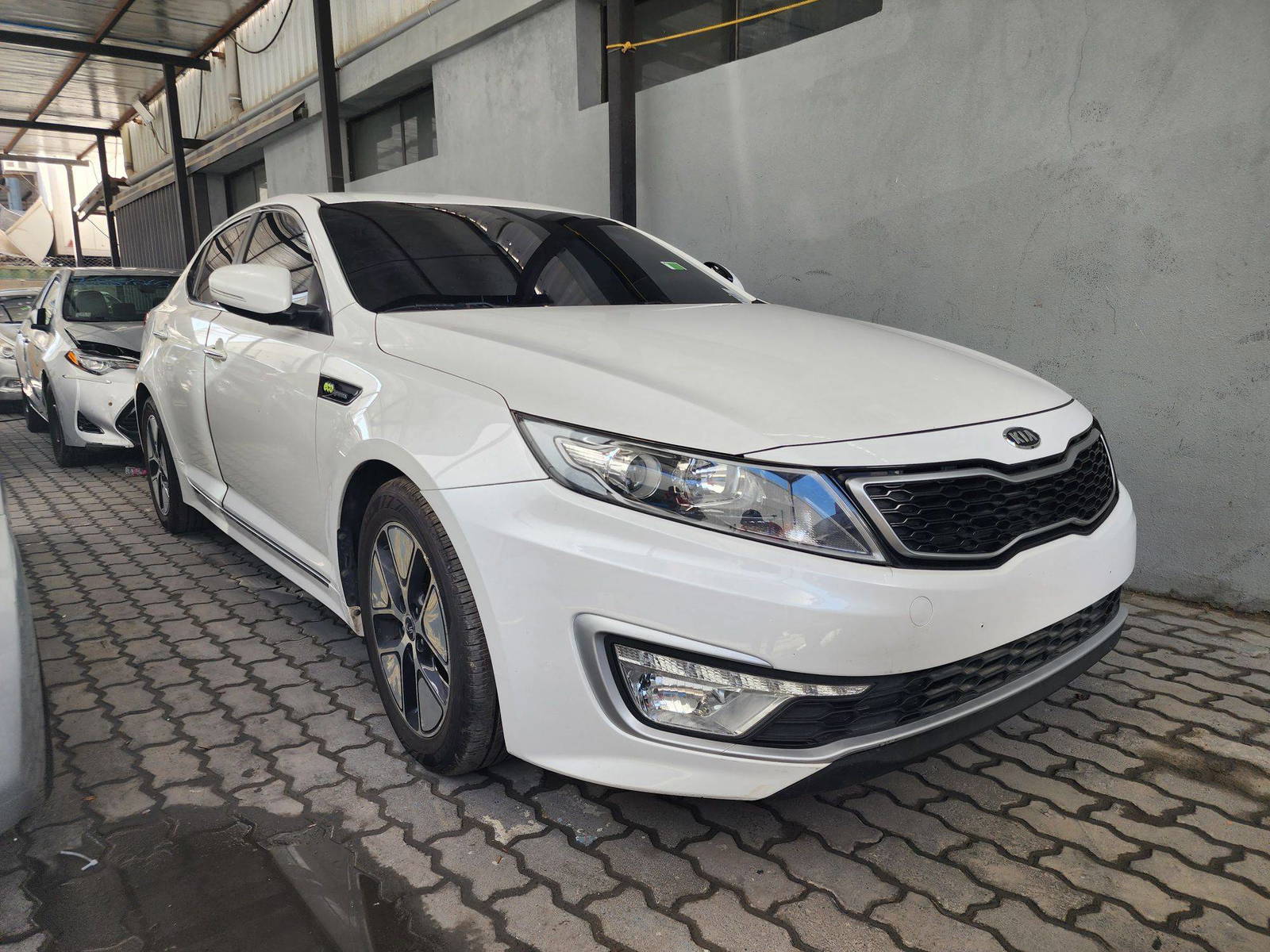 2012 KIA K5 — 193223 KM — Lot 010117 — Al Quoz - Marhaba Auctions Used Cars - Image 4