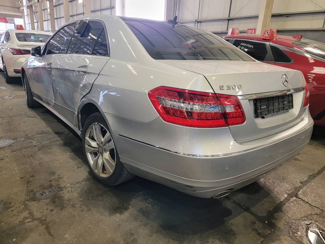 2013 MERCEDES BENZ E-300 — 119792 KM — Lot 758471 — Main - Marhaba Auctions Used Cars - Image 4