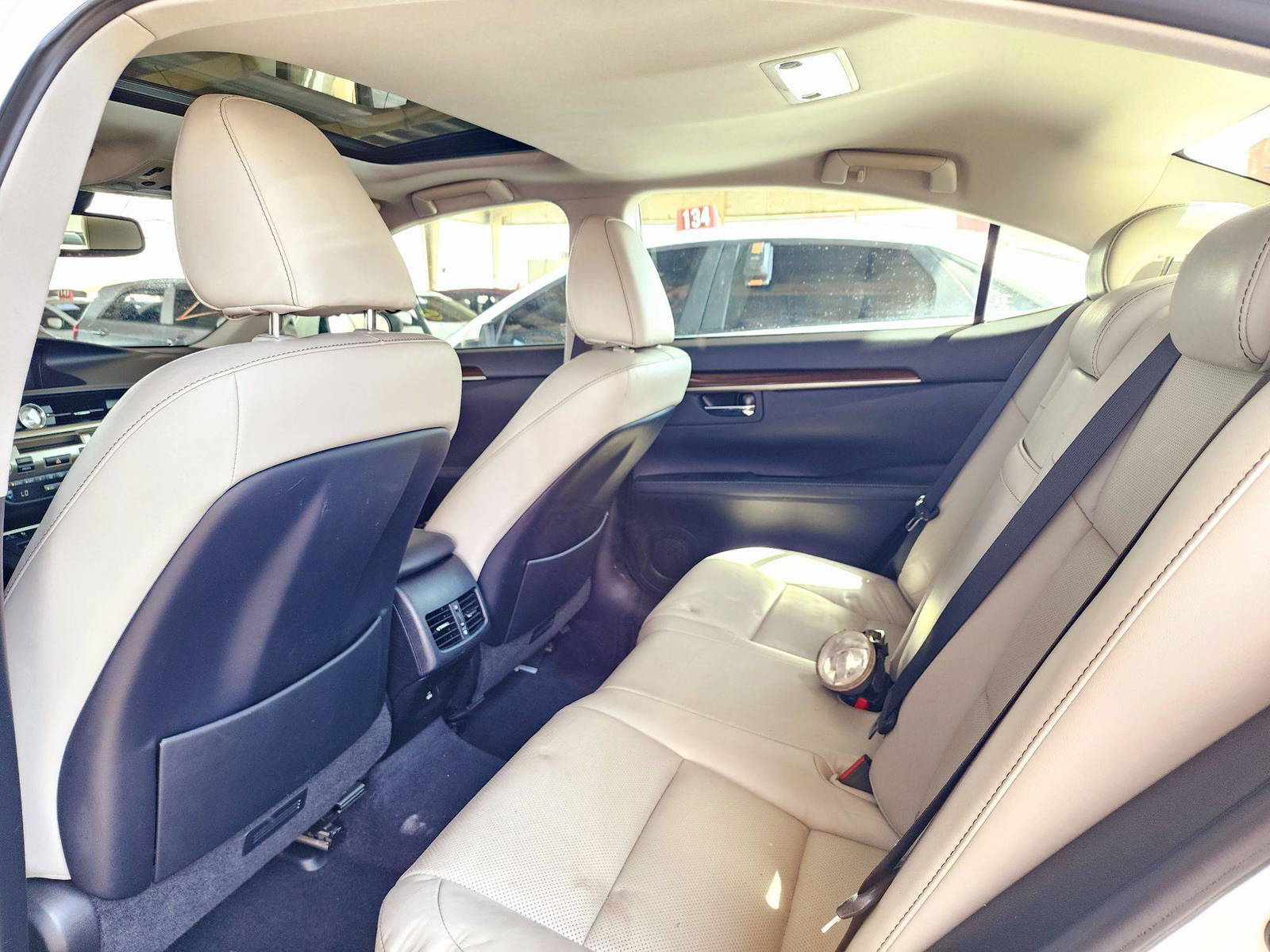 2013 LEXUS ES 350 — 128737 Miles — Lot 41065571 — Souq - Marhaba Auctions Used Cars - Image 6