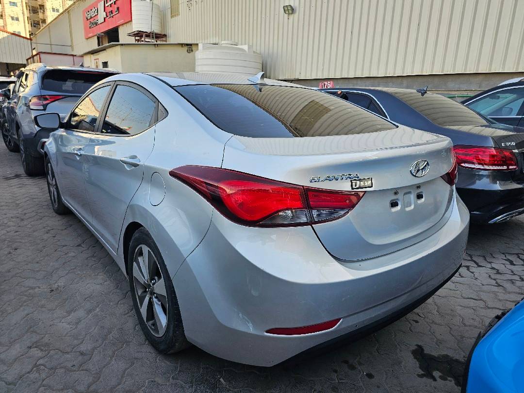 HYUNDAI ELANTRA
