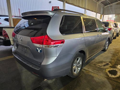TOYOTA SIENNA