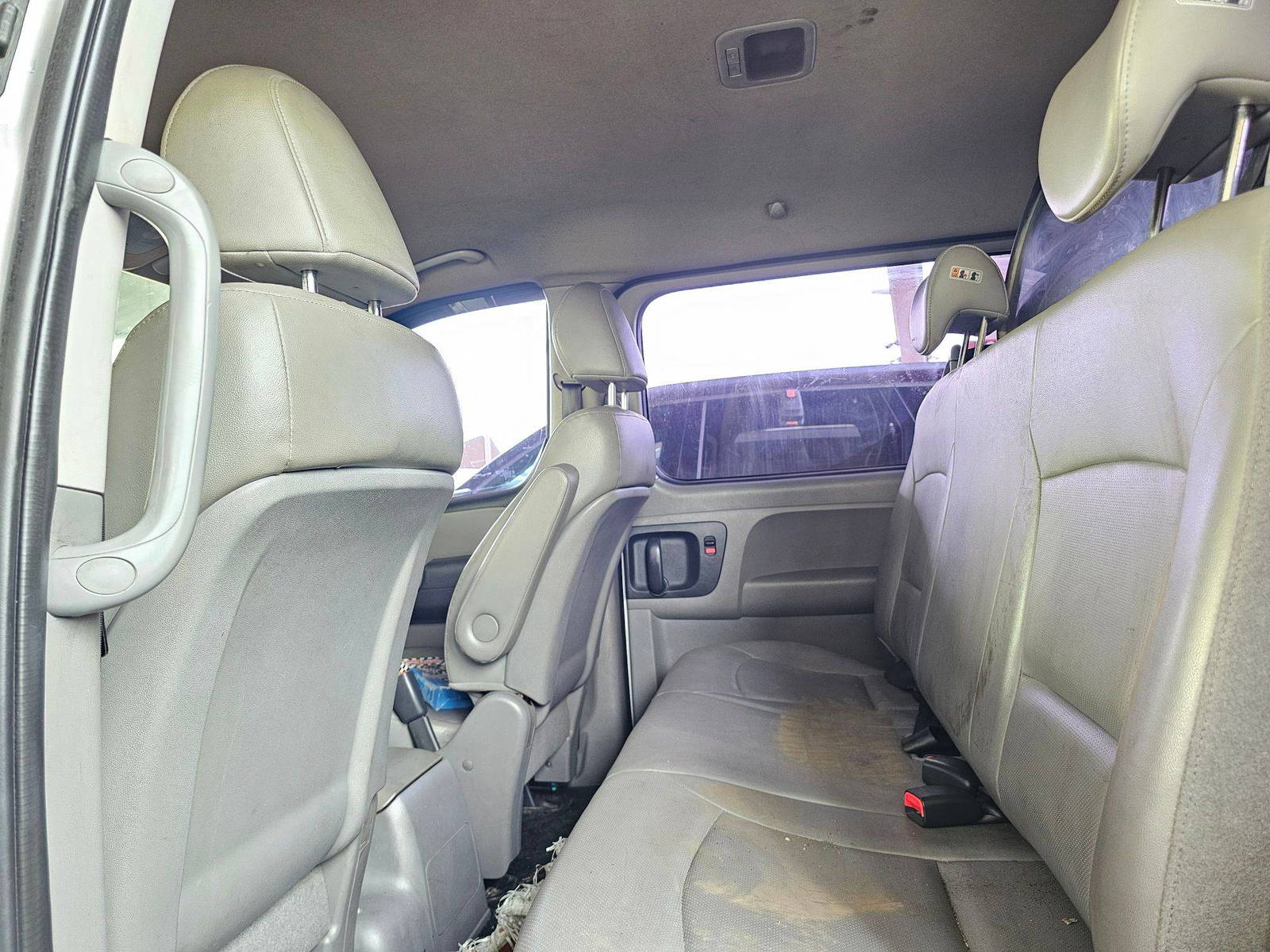 2016 HYUNDAI GRAND STAREX — 270335 KM — Lot 746203 — Souq - Marhaba Auctions Used Cars - Image 7