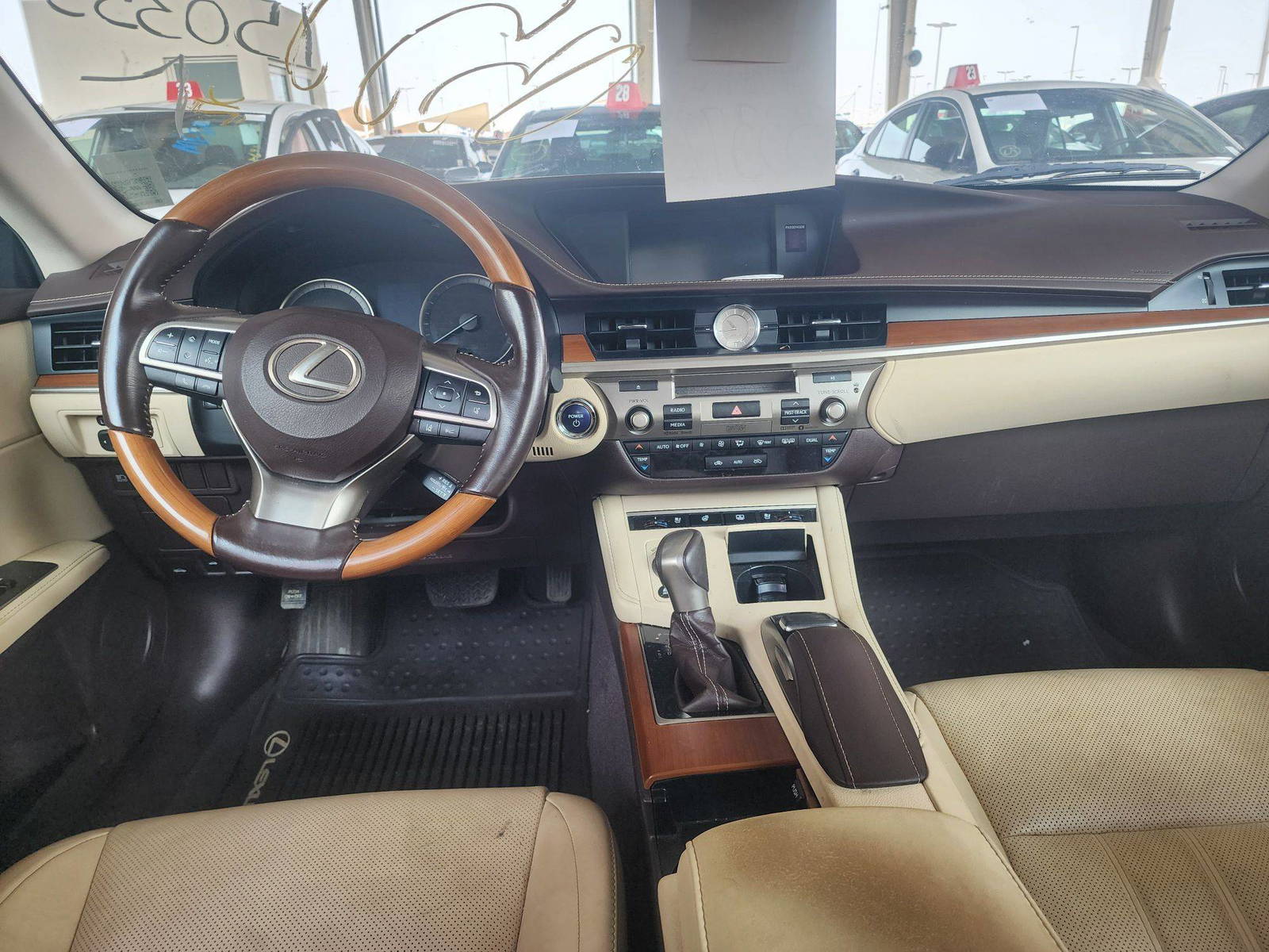 2017 LEXUS ES 300H — 133467 Miles — Lot 36062796 — Souq - Marhaba Auctions Used Cars - Image 7