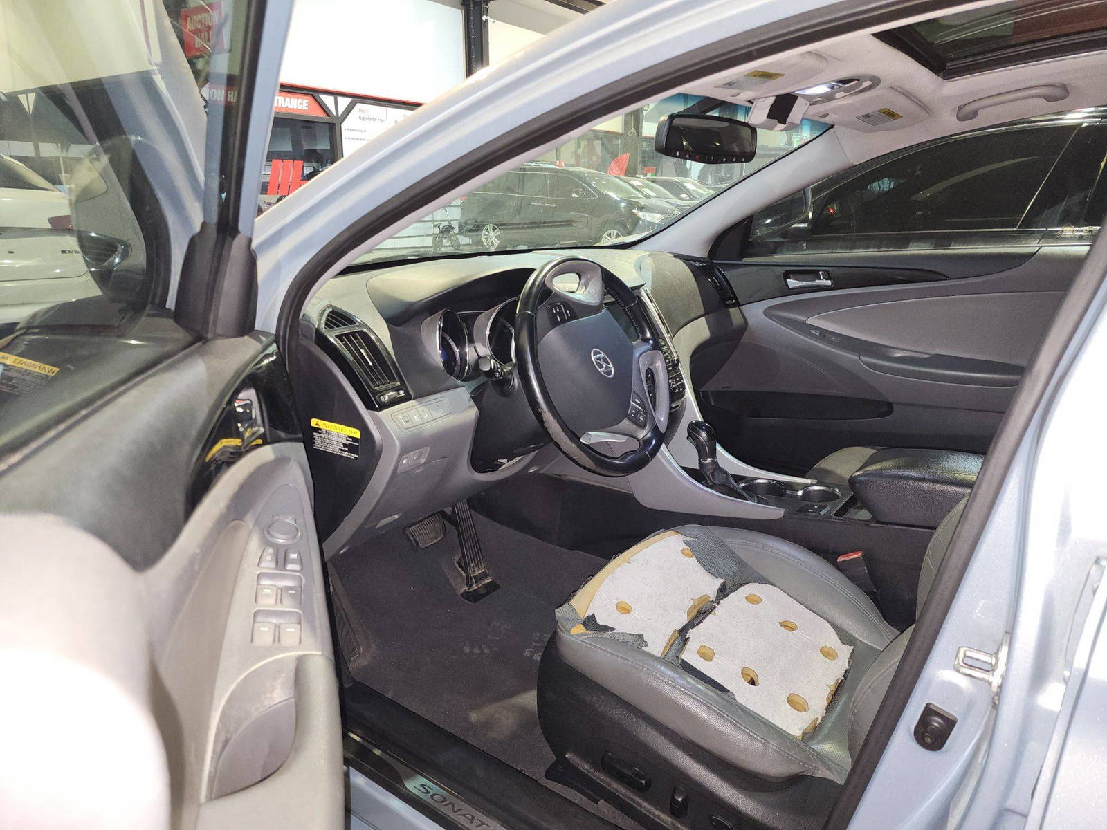 2014 HYUNDAI SONATA — 167067 Miles — Lot 113343 — Al Quoz - Marhaba Auctions Used Cars - Image 9