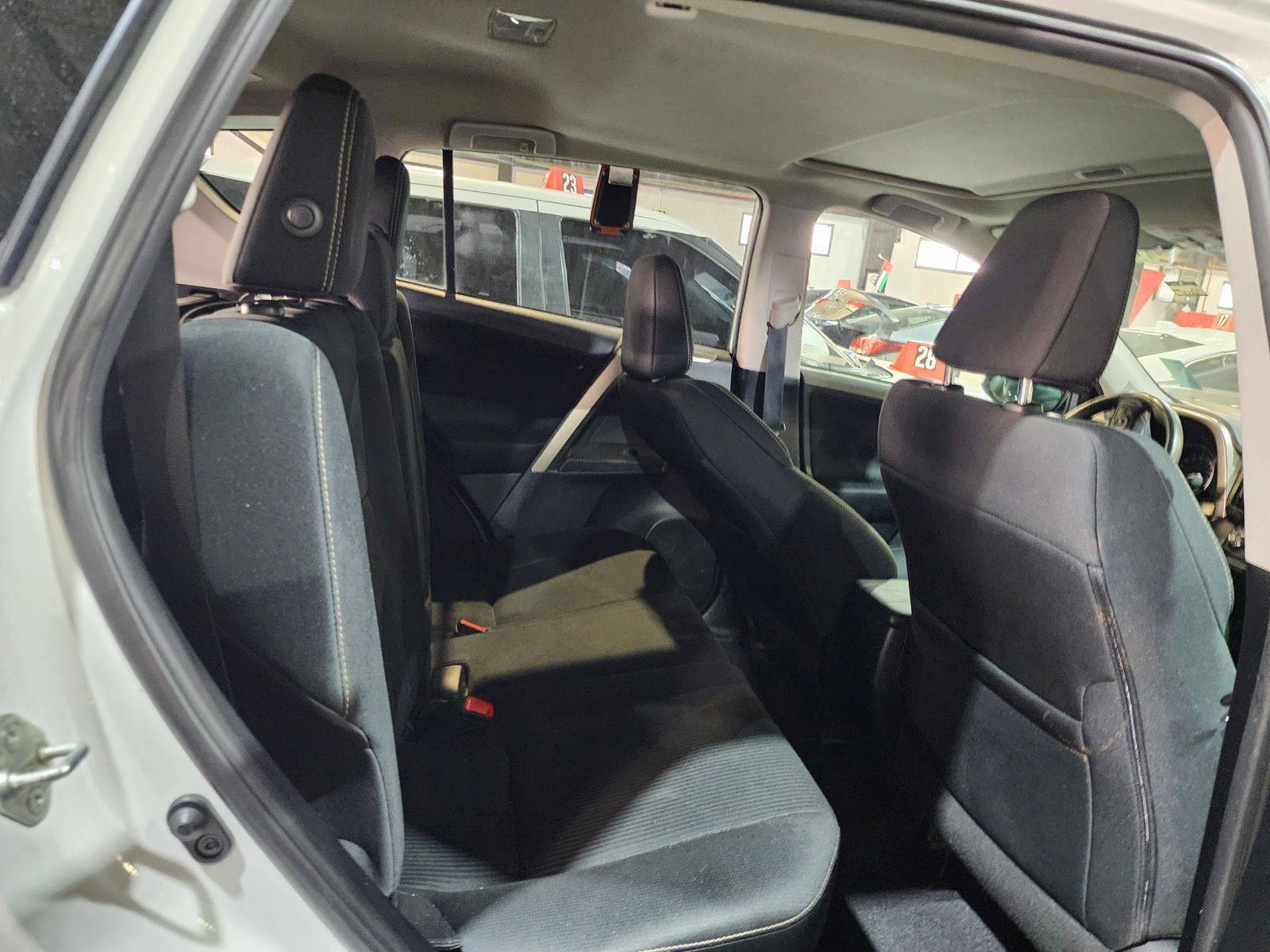 2015 TOYOTA RAV4 — 193361 KM — Lot 71302904 — Souq - Marhaba Auctions Used Cars - Image 7
