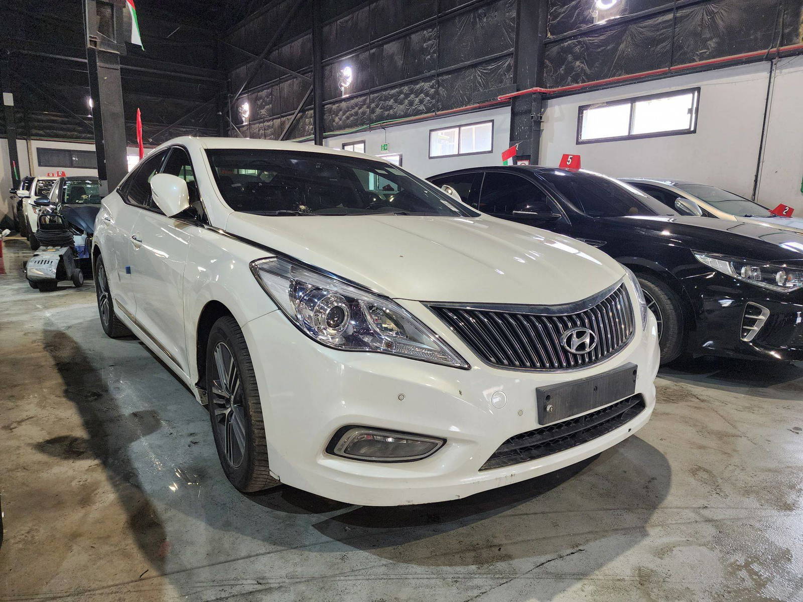 2014 HYUNDAI GRANDEUR — 187585 KM — Lot 332937 — Al Quoz - Marhaba Auctions Used Cars - Image 5