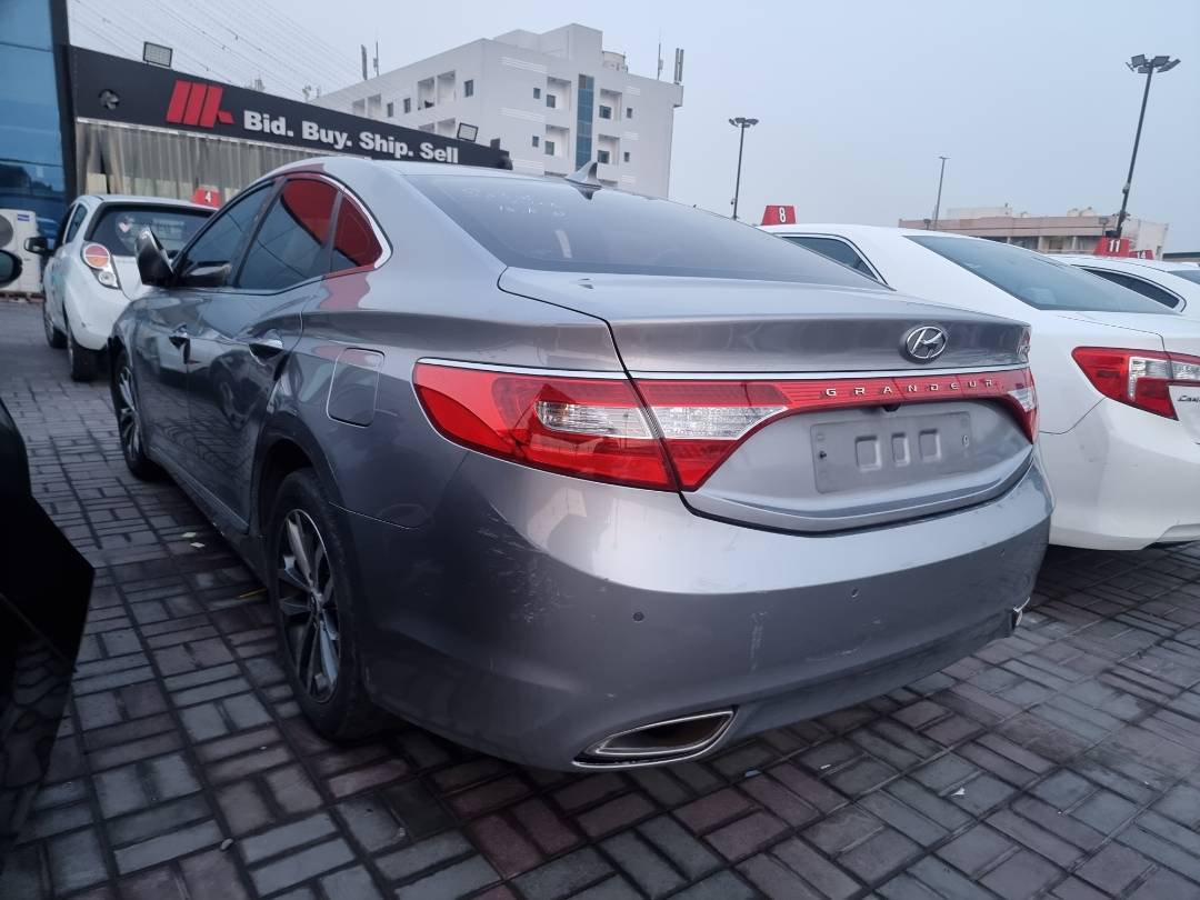 2011 HYUNDAI GRANDEUR — 185354 KM — Lot 215478 — Ind. 12 - Marhaba Auctions Used Cars - Image 6