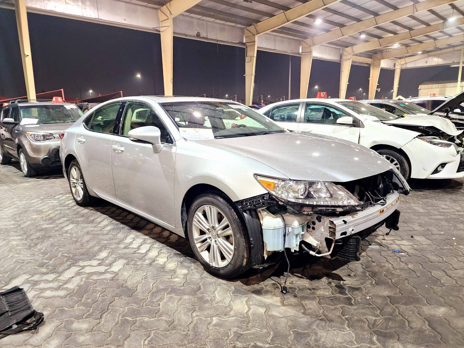 2015 LEXUS ES 350 — 72887 Miles — Lot G8F2202978 — Souq - Marhaba Auctions Used Cars - Image 4