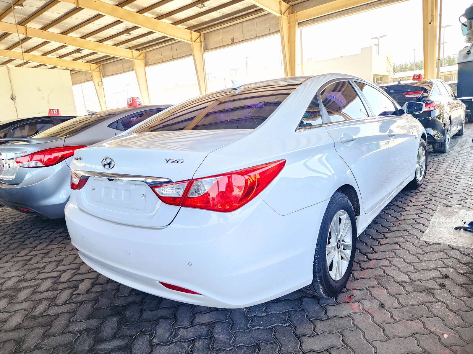2011 HYUNDAI SONATA — 154878 KM — Lot 326537 — Souq - Marhaba Auctions Used Cars - Image 3