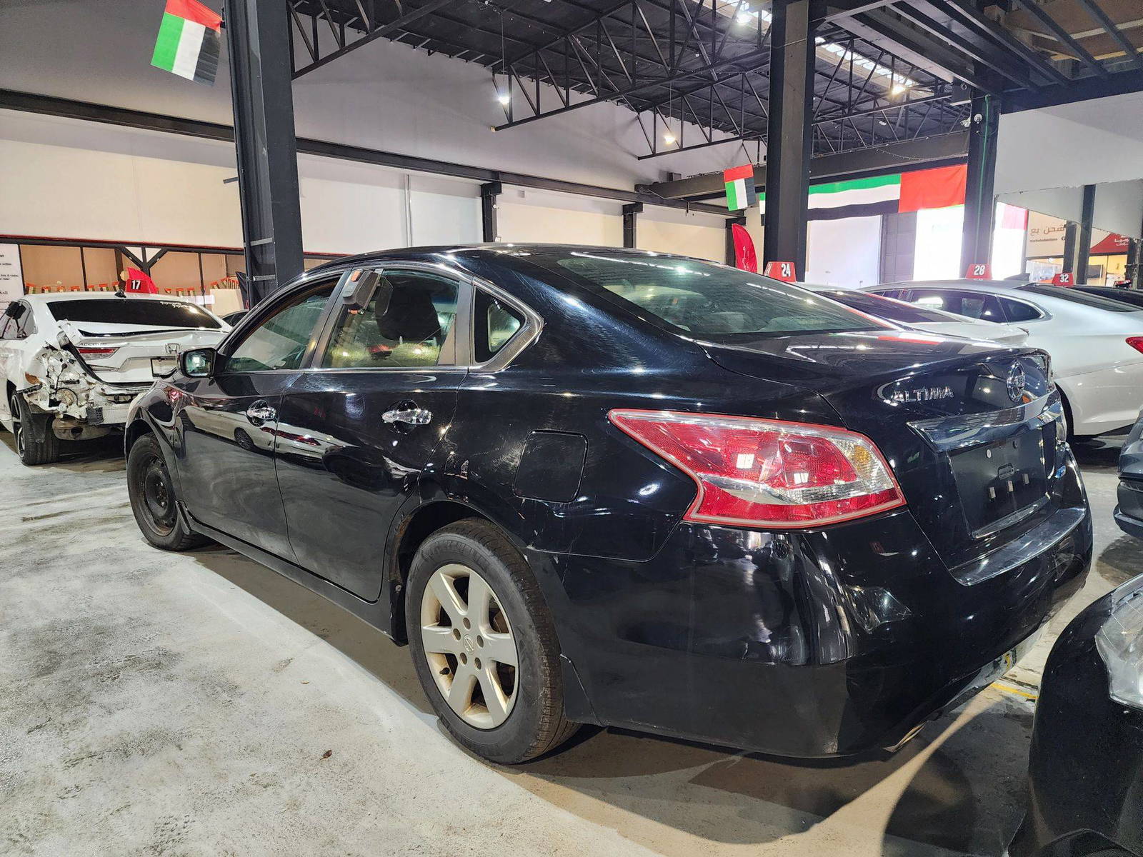 2013 NISSAN ALTIMA — 203041 KM — Lot 77674714 — Al Quoz - Marhaba Auctions Used Cars - Image 4