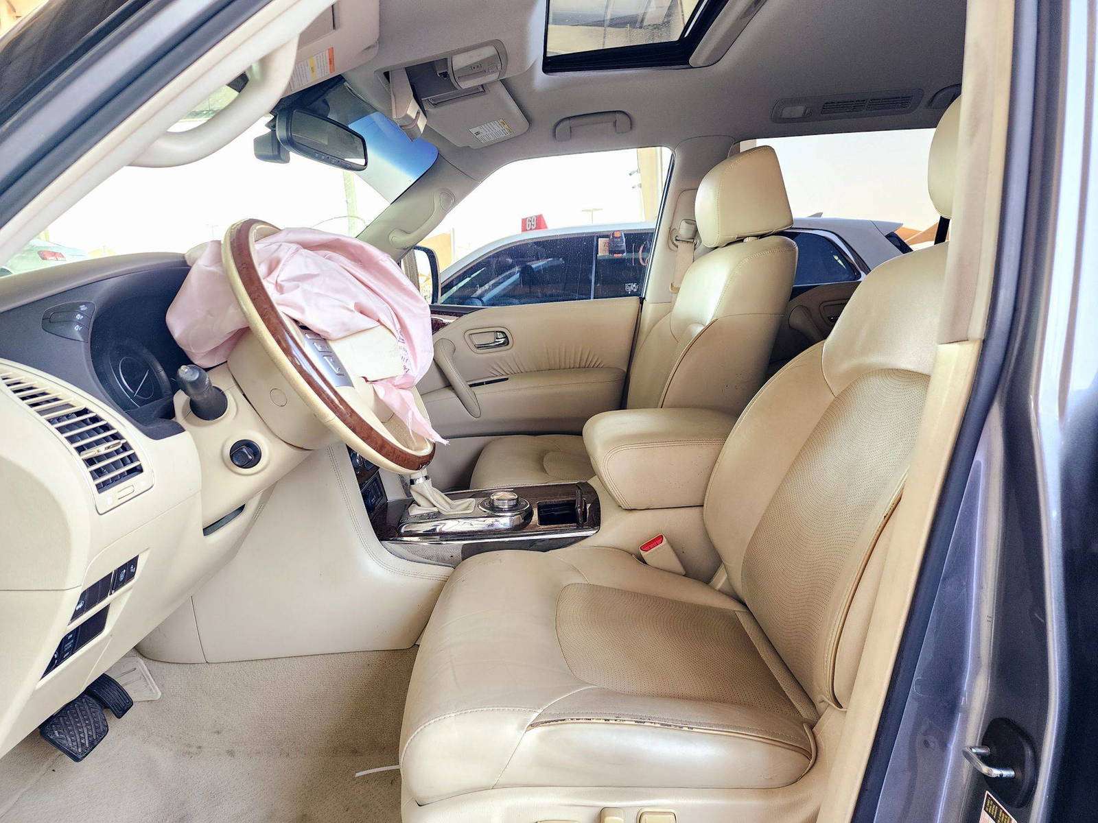 2016 INFINITI QX80 — 101585 Miles — Lot 76939584 — Souq - Marhaba Auctions Used Cars - Image 9