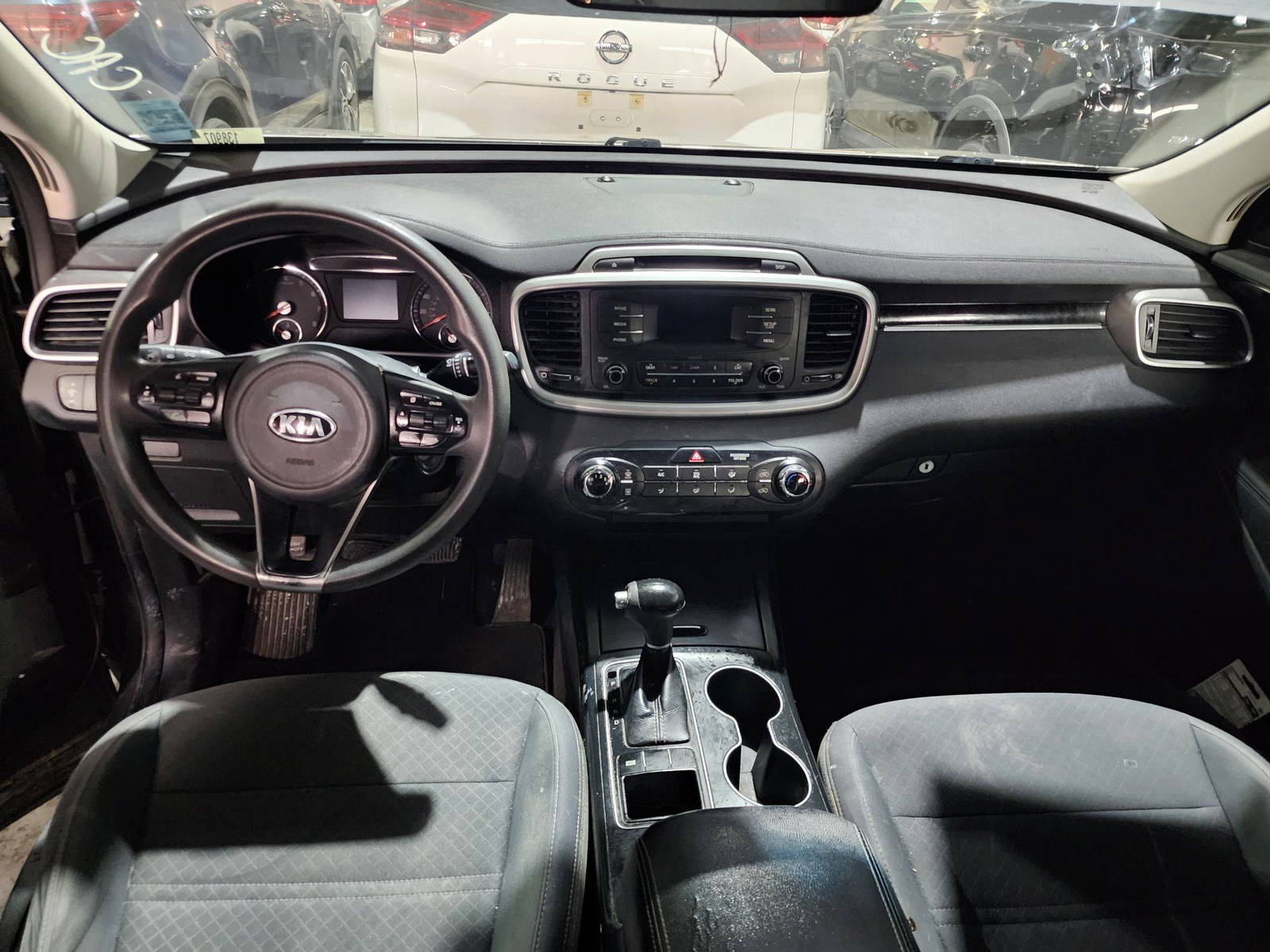 2017 KIA SORENTO — 163043 Miles — Lot 138907 — Al Quoz - Marhaba Auctions Used Cars - Image 8