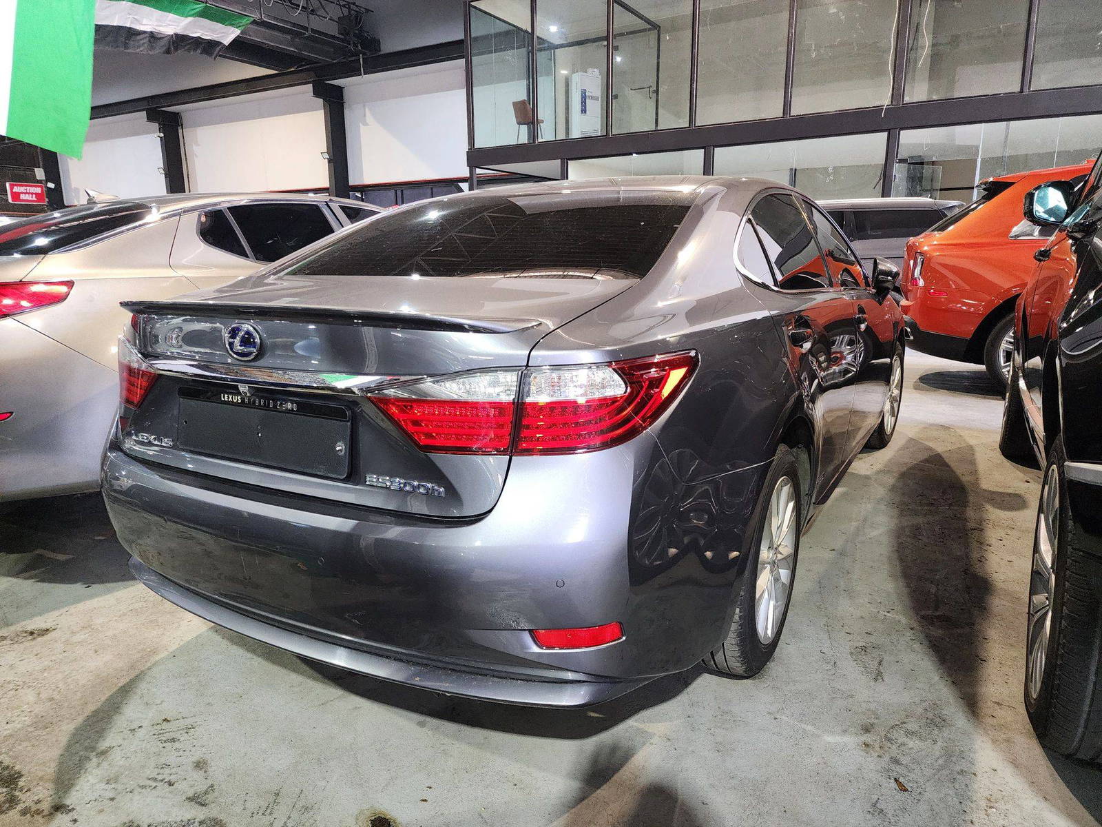 2015 LEXUS ES 300H — 103309 KM — Lot 2087377 — Al Quoz - Marhaba Auctions Used Cars - Image 6