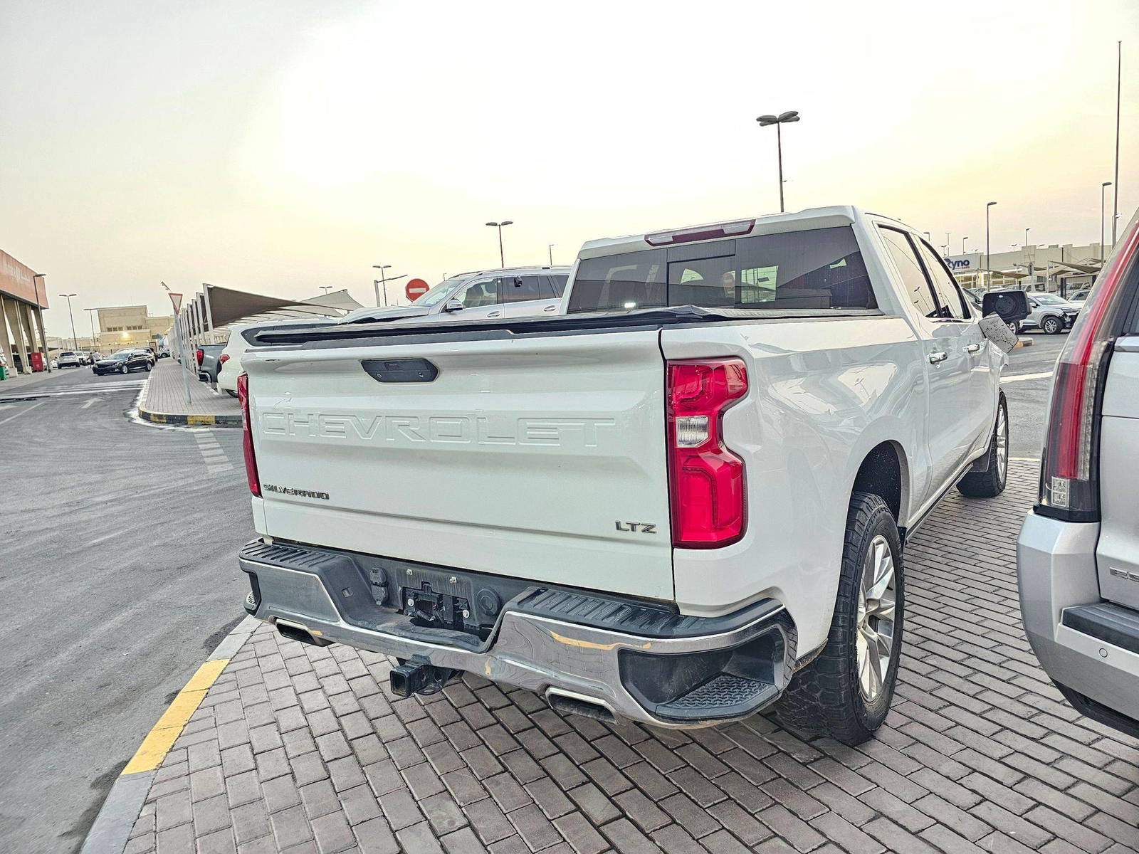 2019 CHEVROLET SILVERADO — 94392 Miles — Lot 62264845 — Main - Marhaba Auctions Used Cars - Image 5