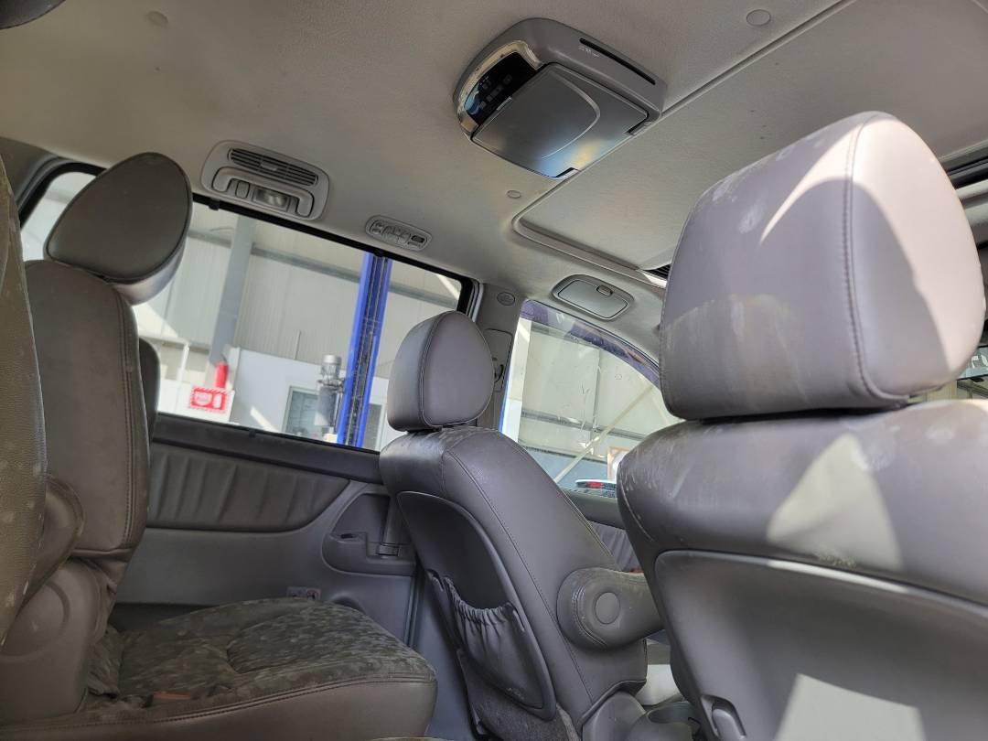 2010 TOYOTA SIENNA — 170910 Miles — Lot 80335253 - Marhaba Auctions Used Cars - Image 4