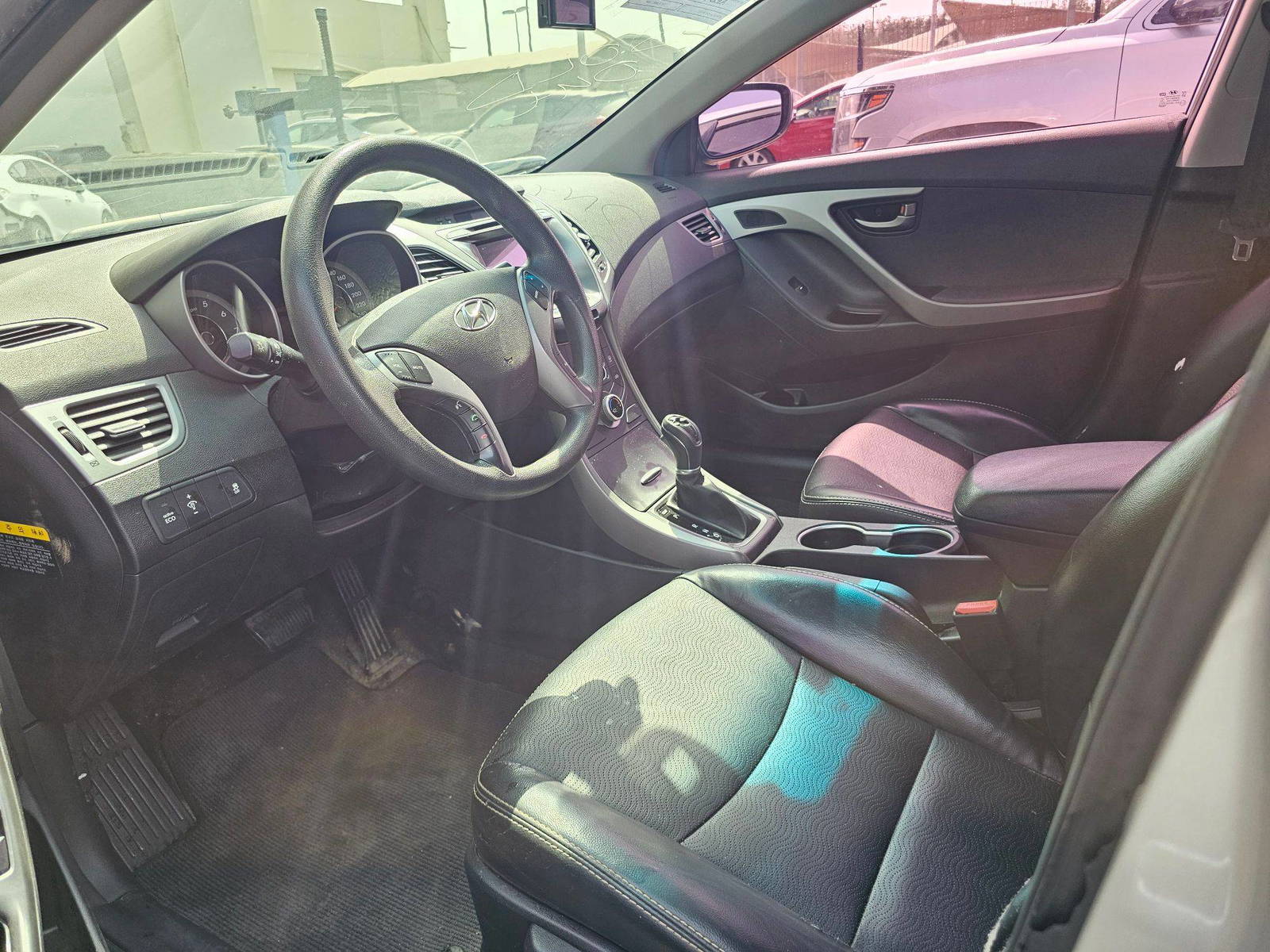 2016 HYUNDAI AVANTE — 122880 KM — Lot 620259 — Souq - Marhaba Auctions Used Cars - Image 8