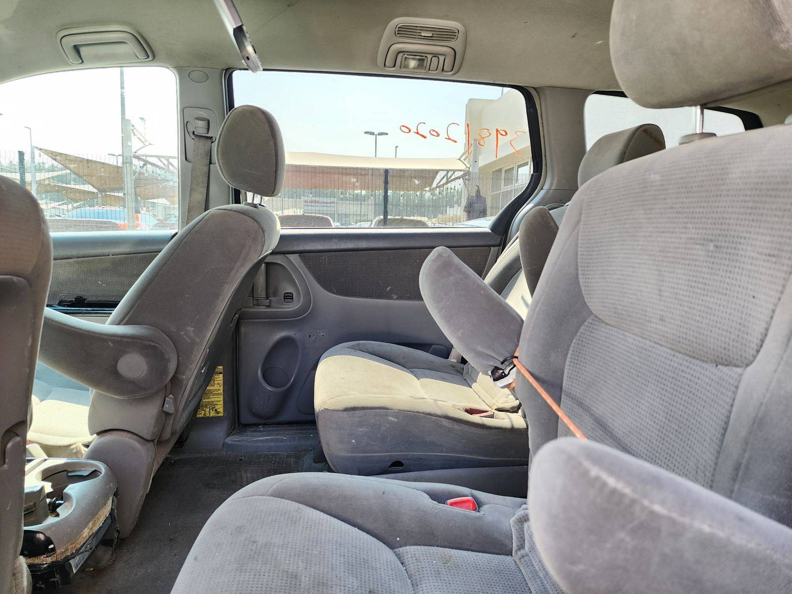 2005 TOYOTA SIENNA — 185281 Miles — Lot 39812020 — Souq - Marhaba Auctions Used Cars - Image 6