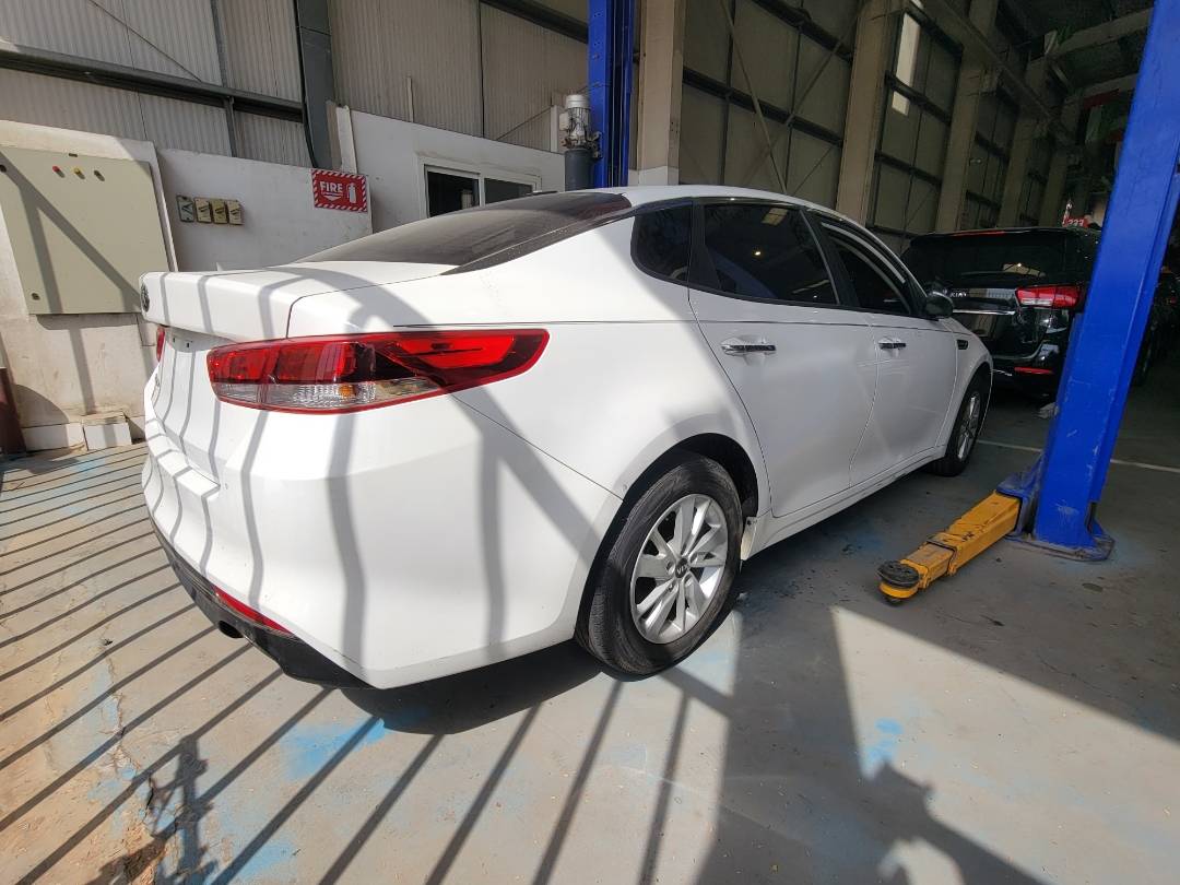 2017 KIA OPTIMA — 98587 Miles — Lot 6H5138009 — Main - Marhaba Auctions Used Cars - Image 4