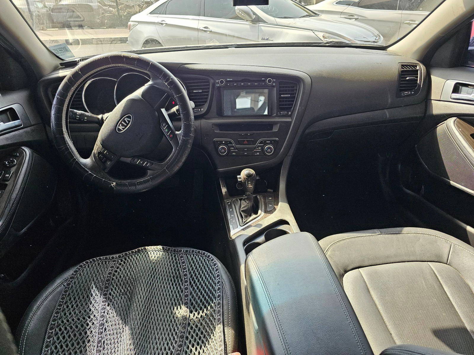 2011 KIA K5 — 223382 KM — Lot 17122 — Souq - Marhaba Auctions Used Cars - Image 7
