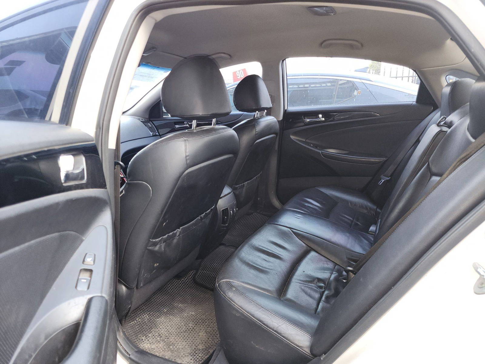 2011 HYUNDAI SONATA — 233959 KM — Lot 237791 — Souq - Marhaba Auctions Used Cars - Image 8
