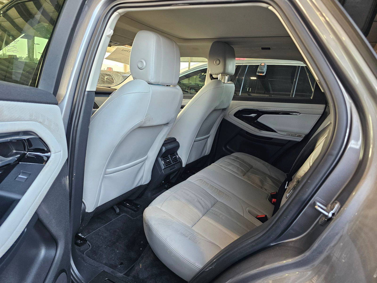 2020 LAND ROVER RANGE ROVER EVOQUE — 49362 Miles — Lot 42923022 — Souq - Marhaba Auctions Used Cars - Image 7