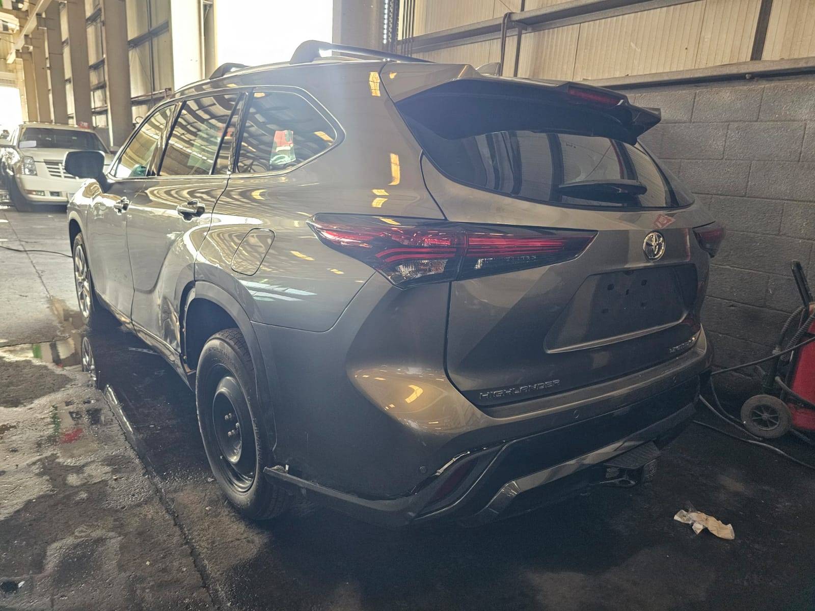 2026 TOYOTA GRAND HIGHLANDER XLE — 528 Miles — Lot TS596651 — Main - Marhaba Auctions Used Cars - Image 5