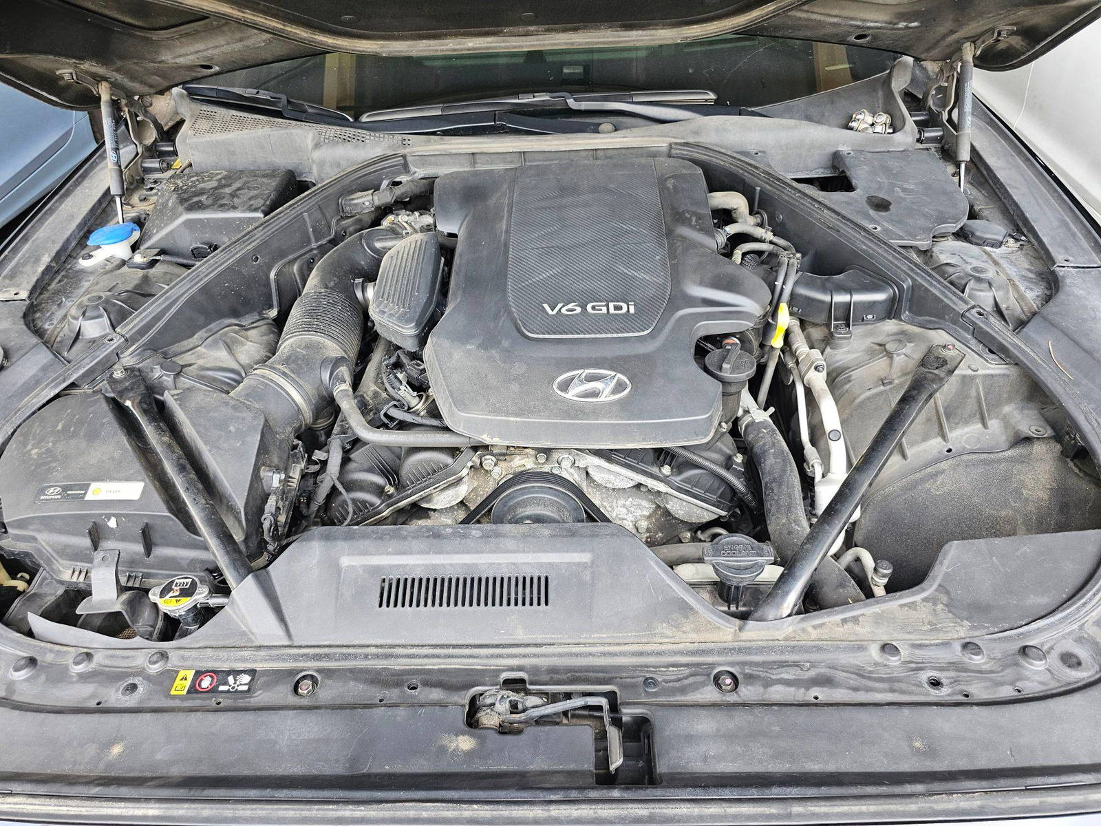 2016 HYUNDAI GENESIS — 271292 KM — Lot 160366 — Souq - Marhaba Auctions Used Cars - Image 11
