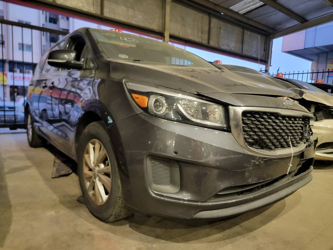 2017 KIA SEDONA — 183750 Miles — Lot H6336815 — Main - Marhaba Auctions Used Cars - Image 4
