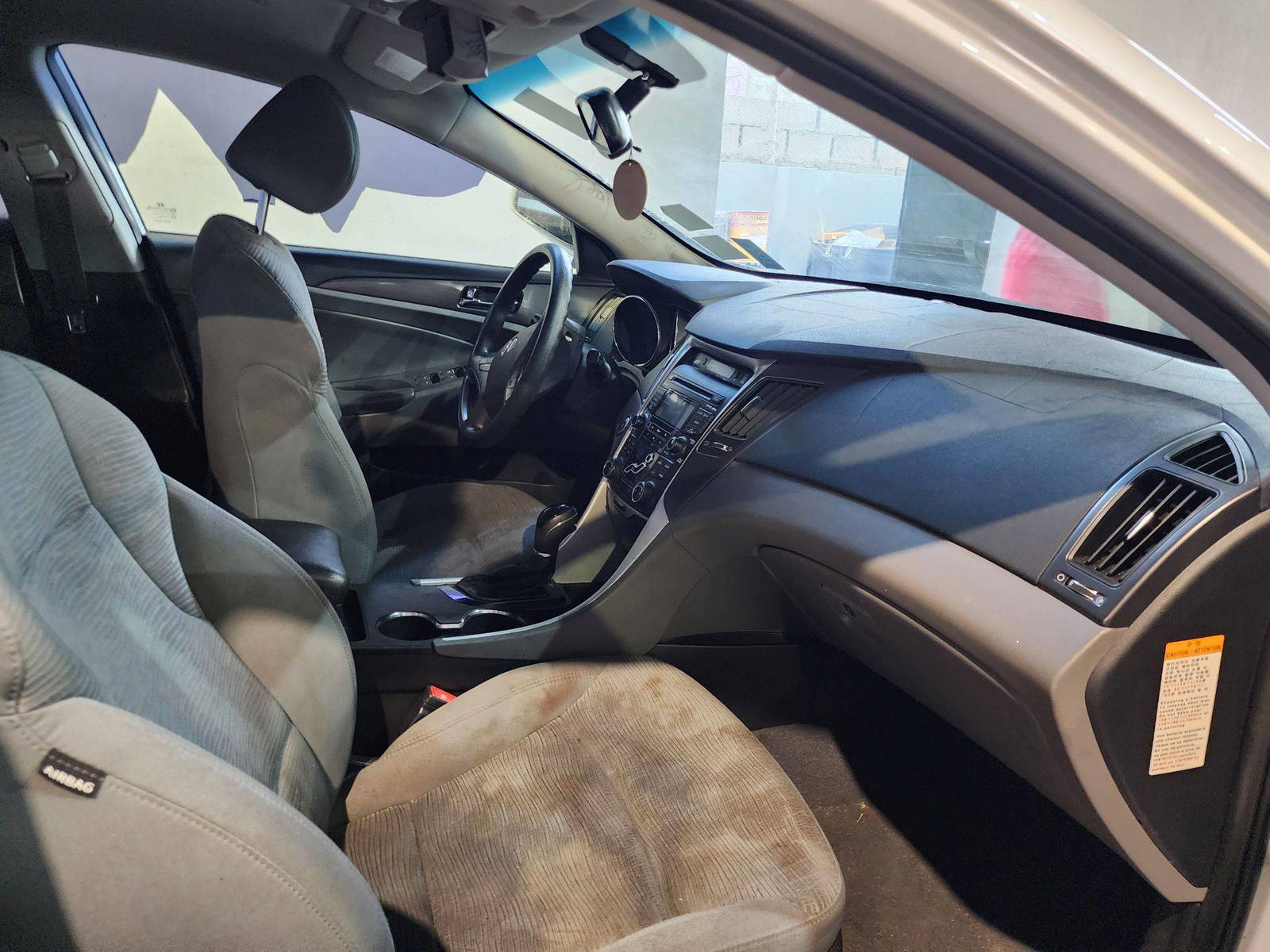 2012 HYUNDAI SONATA — 118594 Miles — Lot 22284 — Al Quoz - Marhaba Auctions Used Cars - Image 9
