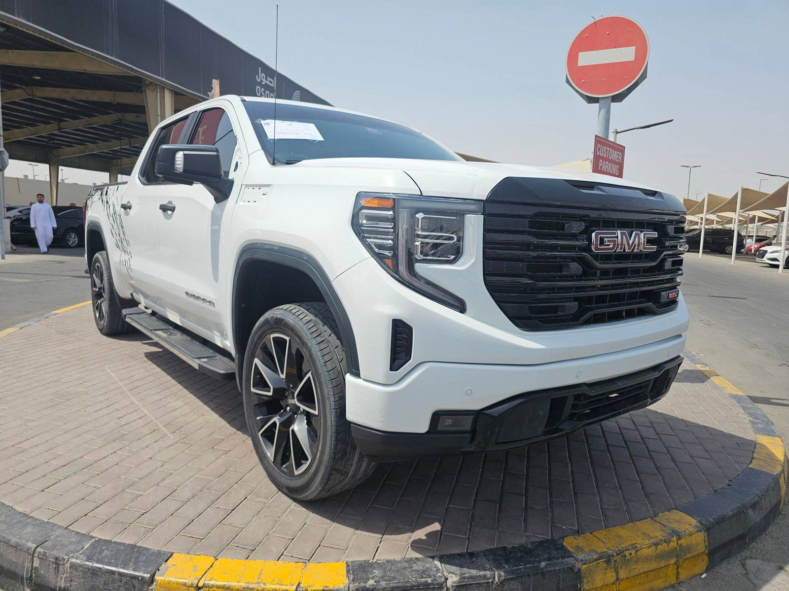 2019 GMC SIERRA — 92569 Miles — Lot KG158028 — Souq - Marhaba Auctions Used Cars - Image 3