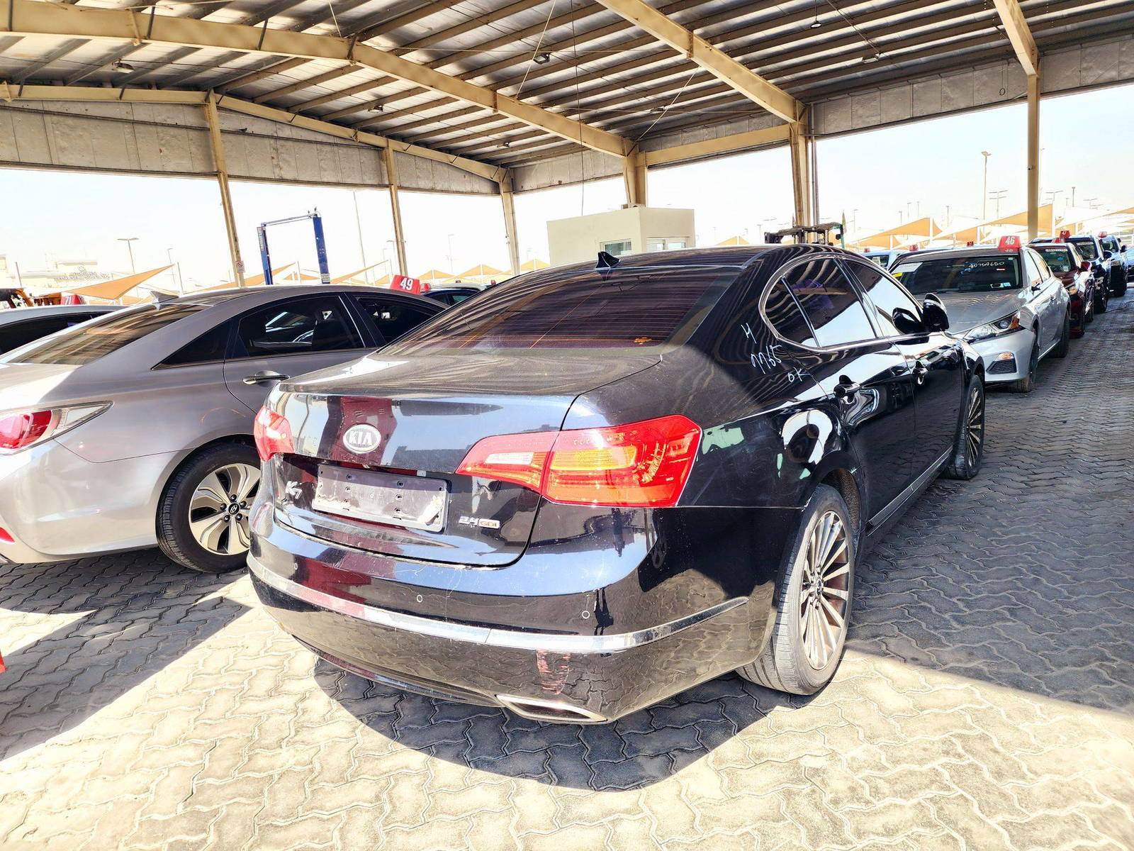 2012 KIA K7 — 209410 KM — Lot 084323 — Souq - Marhaba Auctions Used Cars - Image 5