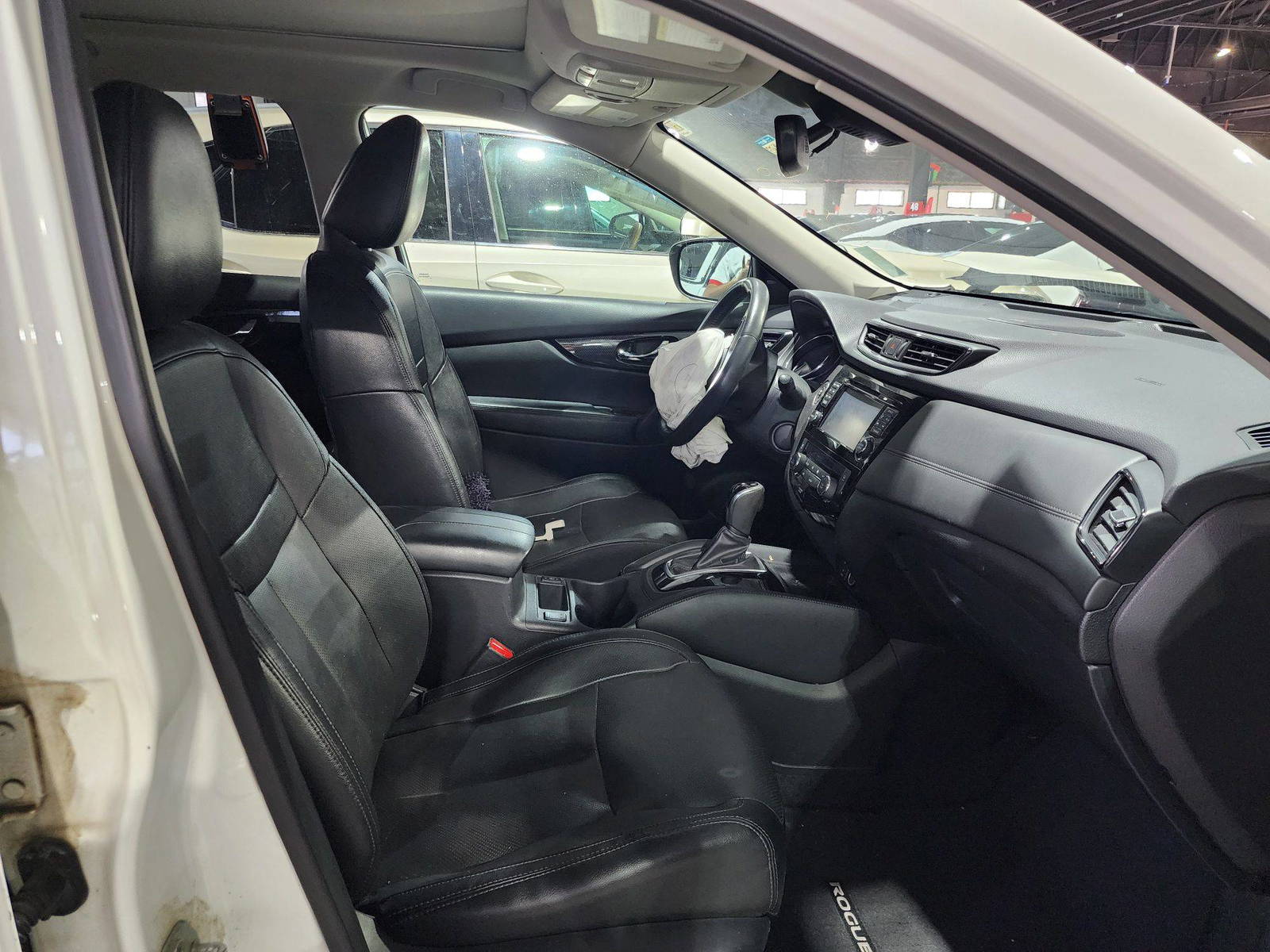 2017 NISSAN ROGUE — 150122 KM — Lot 758564 — Al Quoz - Marhaba Auctions Used Cars - Image 9