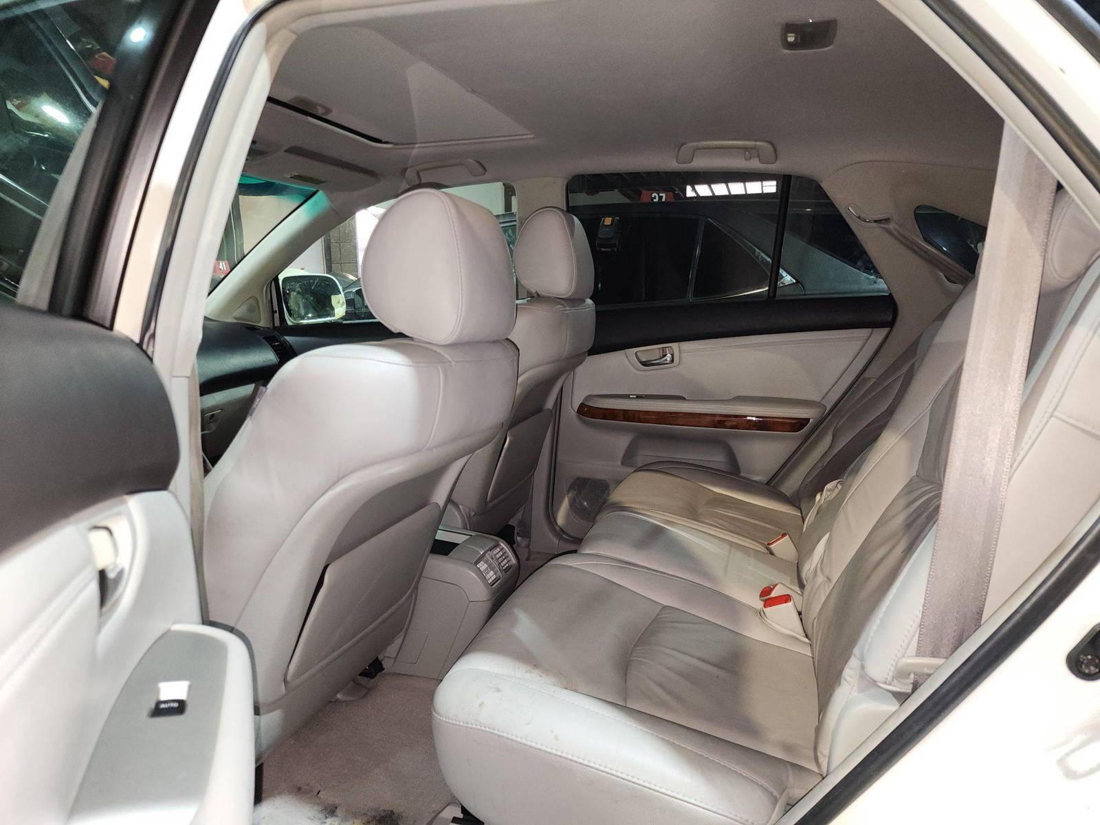 2007 LEXUS RX 350 — 189576 Miles — Lot 41512192 — Al Quoz - Marhaba Auctions Used Cars - Image 7