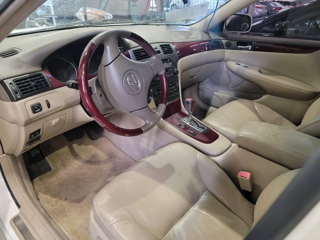 2004 LEXUS ES 330 — 94362 Miles — Lot 007238 — Main - Marhaba Auctions Used Cars - Image 8