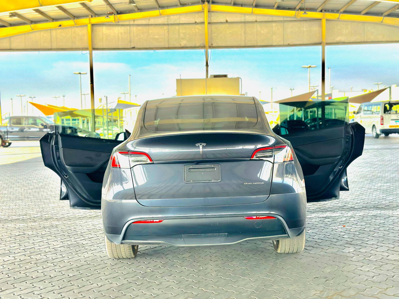 2024 TESLA MODEL Y — 3879 KM — Lot RF061417 — Souq - Marhaba Auctions Used Cars - Image 3
