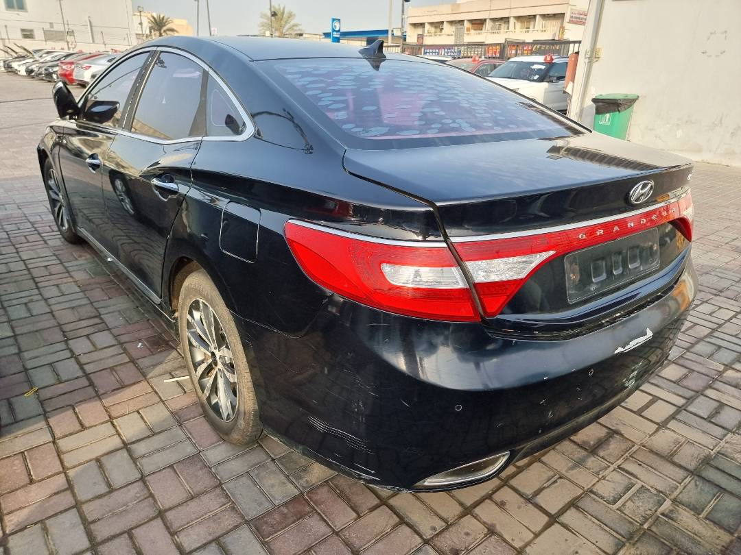 HYUNDAI GRANDEUR 2011 - Marhaba Auction Used Cars - Image 4